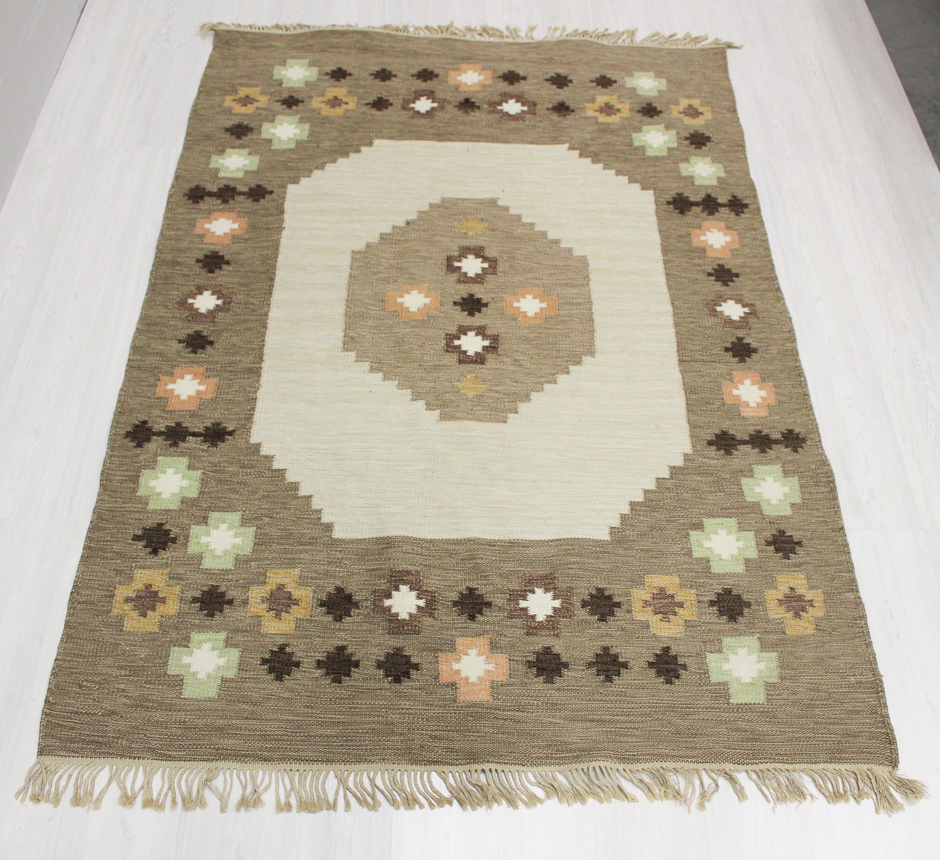 Scandinavian Modern Midcentury Large Swedish Flat-Weave Carpet, 1950s For Sale