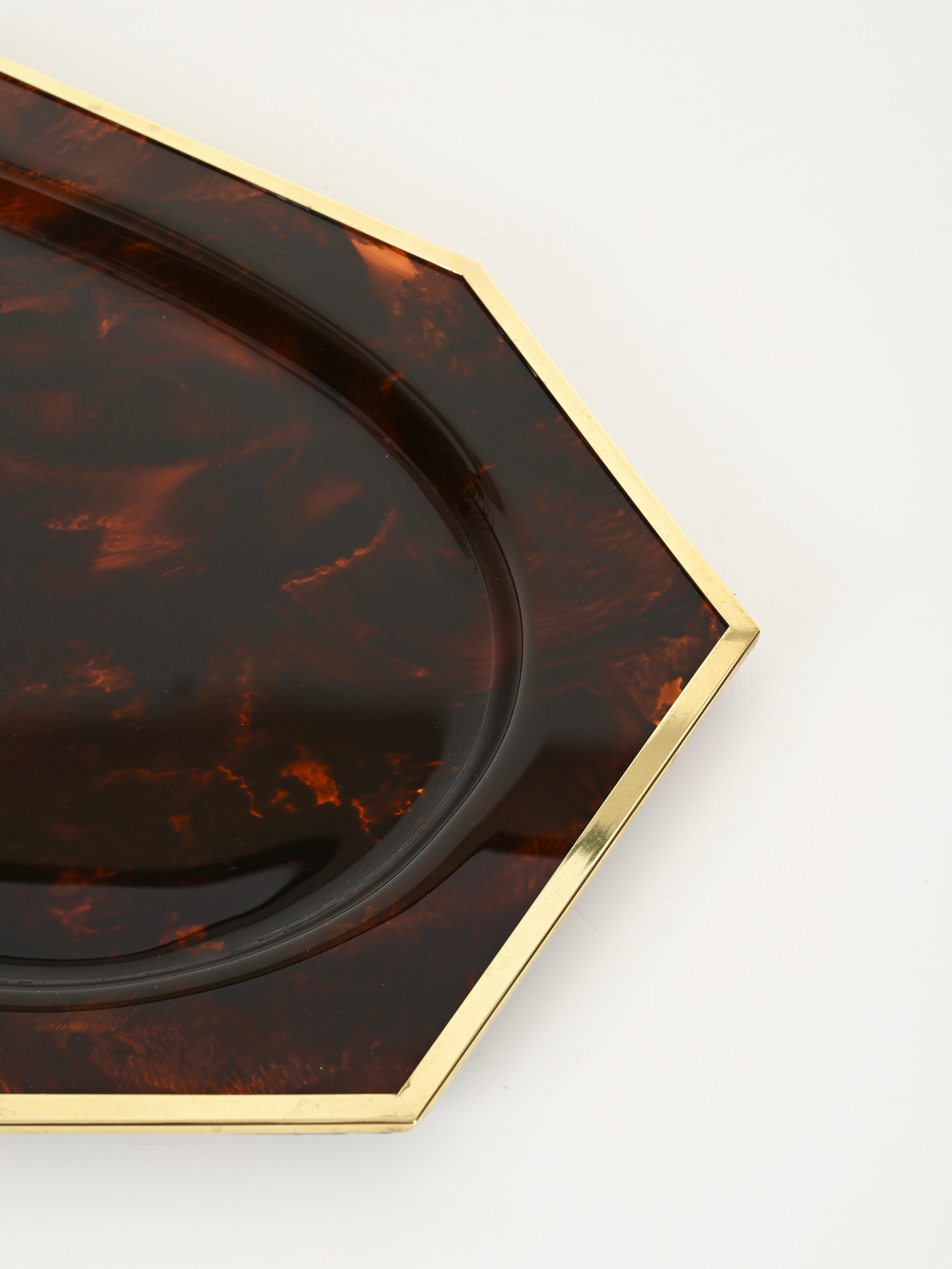 Italian Midcentury Large Tortoiseshell Effect Lucite and Brass Serving Tray, Italy 1970s For Sale
