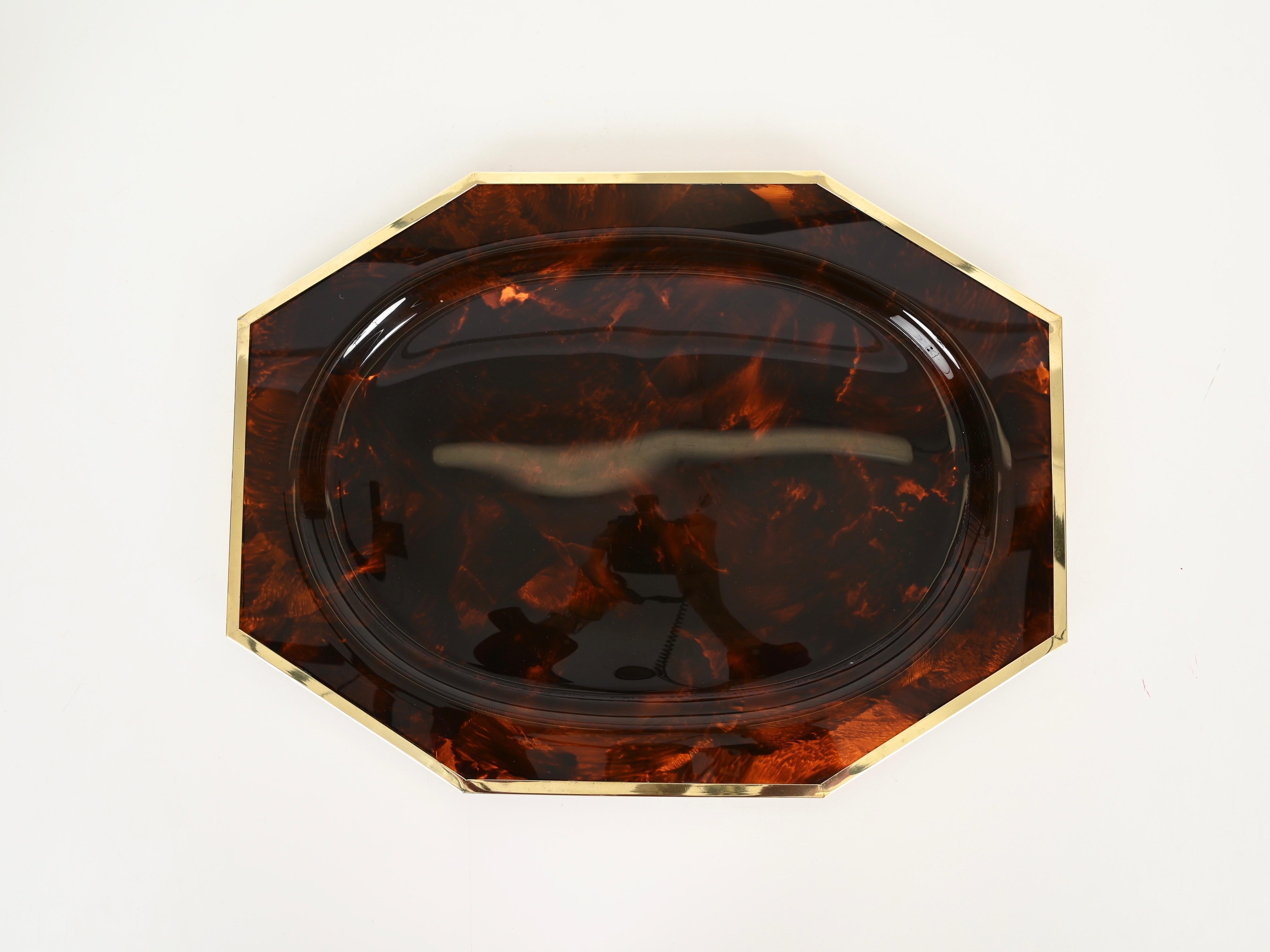 20th Century Midcentury Large Tortoiseshell Effect Lucite and Brass Serving Tray, Italy 1970s For Sale