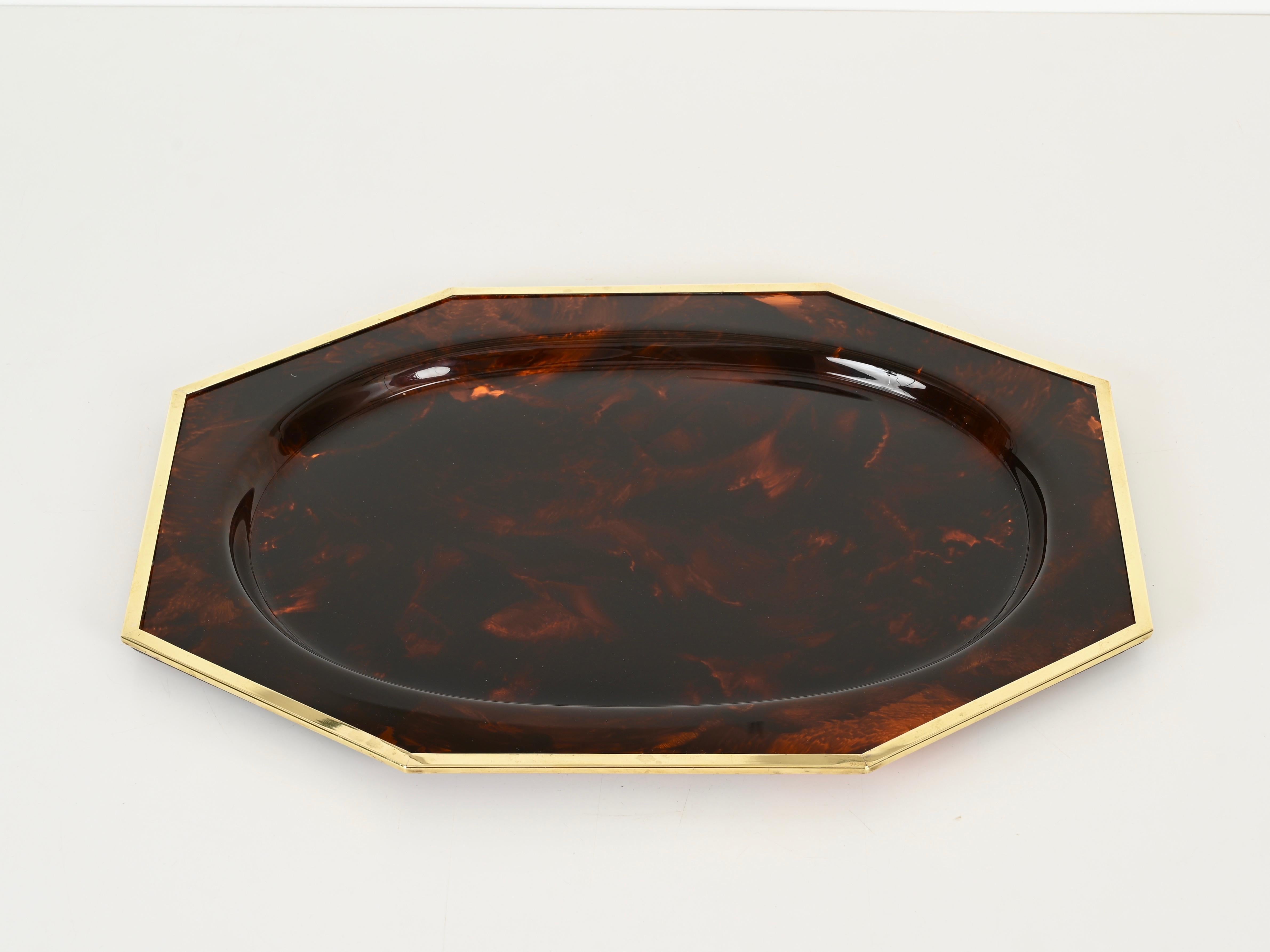 Midcentury Large Tortoiseshell Effect Lucite and Brass Serving Tray, Italy 1970s For Sale 1