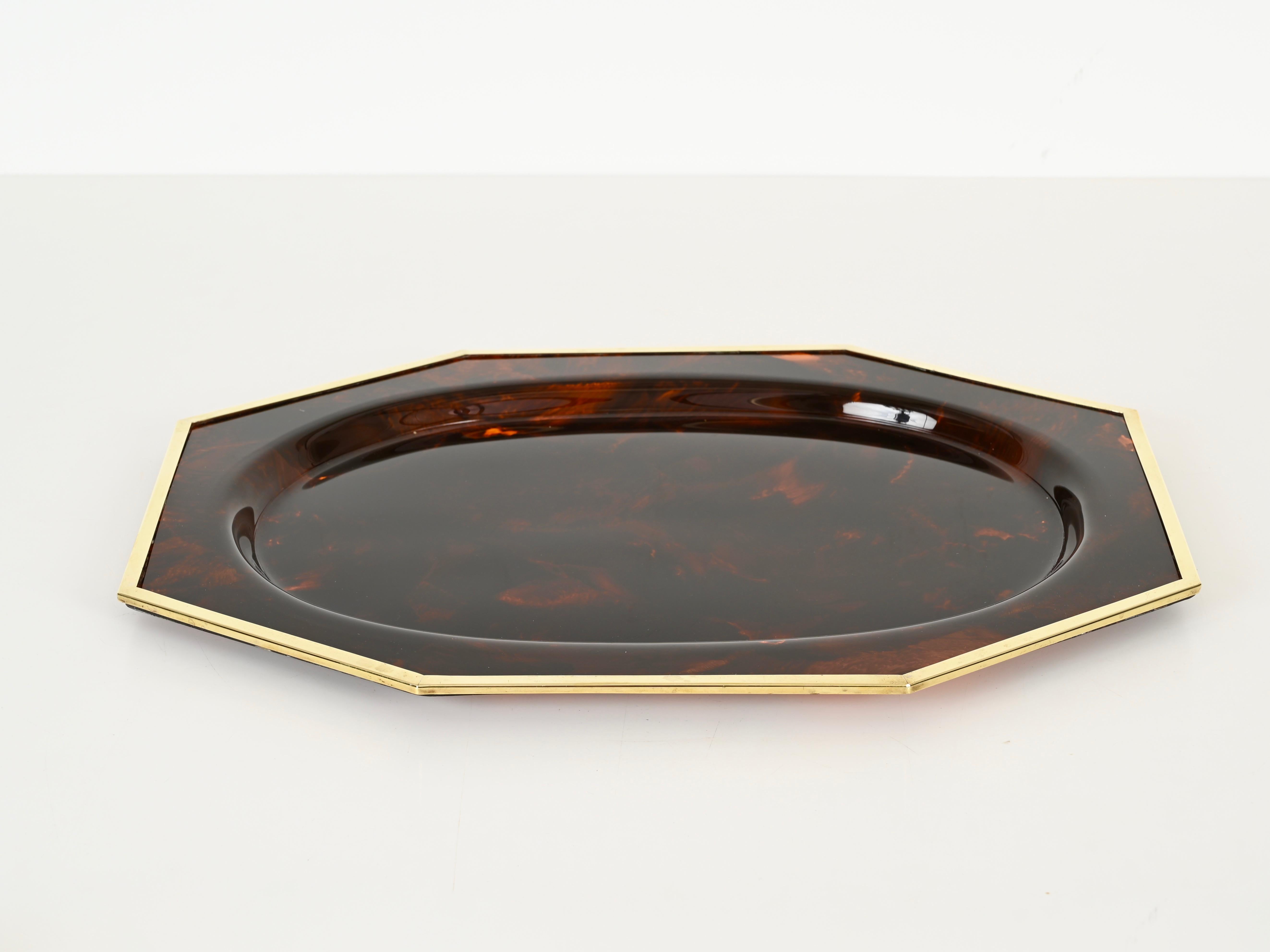 Midcentury Large Tortoiseshell Effect Lucite and Brass Serving Tray, Italy 1970s For Sale 2