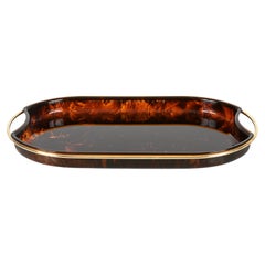 Vassoio da portata grande del Medioevo in lucite e ottone effetto tartaruga, Italia, anni '70