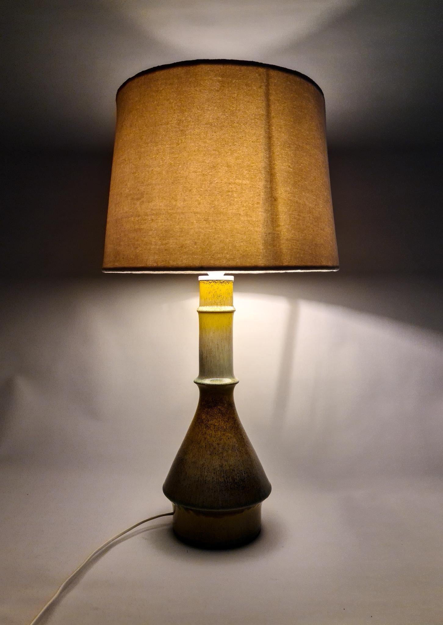 One of a kind large glazed ceramic table lamp by designer Carl Harry Stålhane and made in Sweden for Rörstrand in the 1950s.

The circular bottom comes together with the smaller top combined with a stunning glaze. Signed with a unique number.