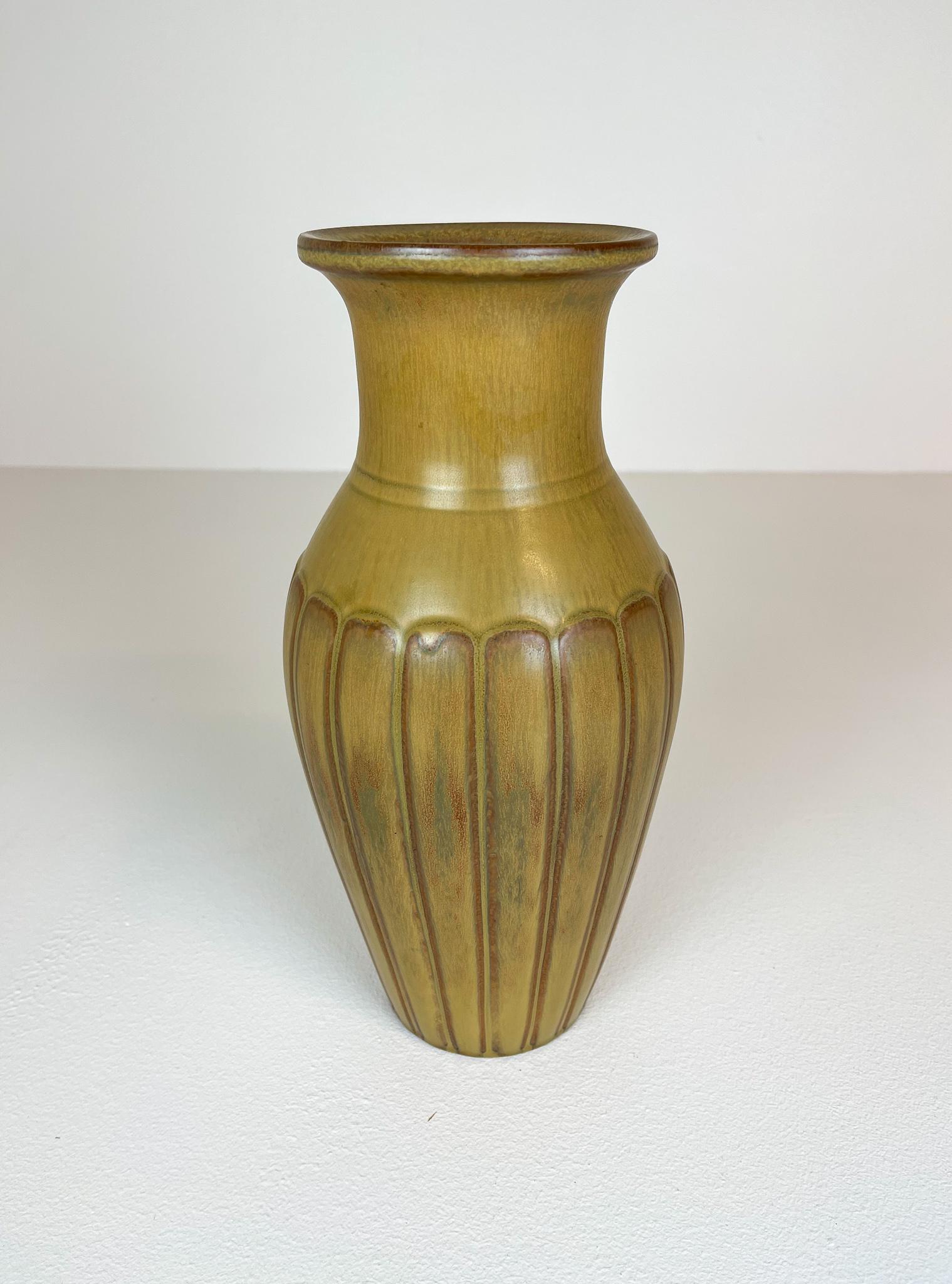 This large, unusual stoneware vase by Gunnar Nylund for Rörstrand 1950s is gifted with light brown/green/red harefur glaze. And it has that stunning look of Nylunds great craftsmanship. It really gives a great impression. 

Signed Rörstrand