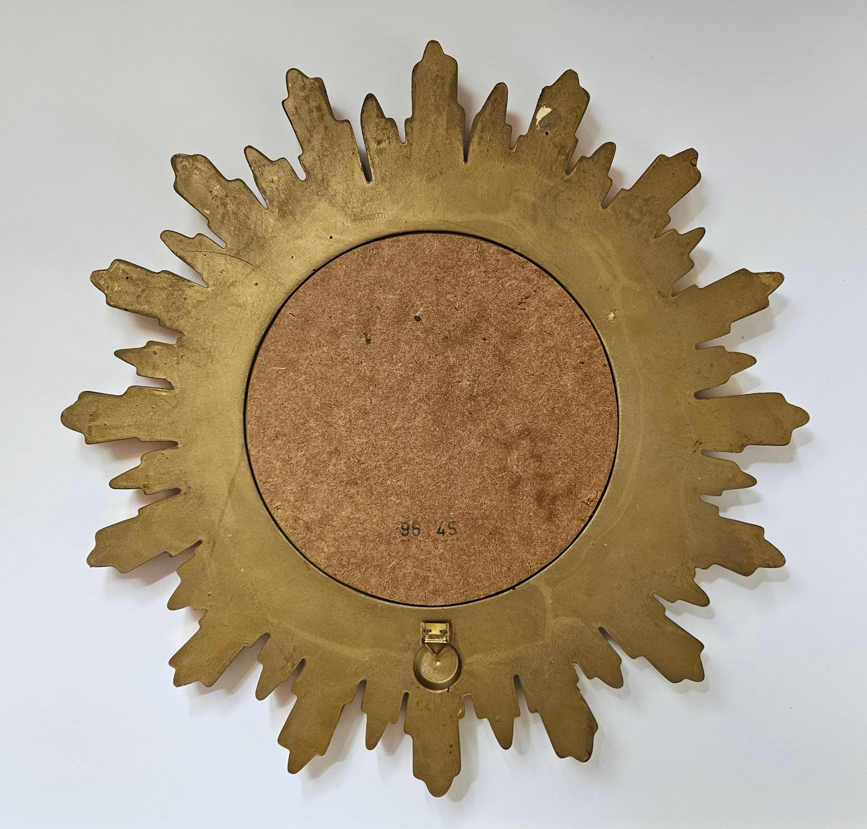 Midcentury Large Wall Mirror Gilted Wood Sunburst Starburst, Italy, 1970s en venta 5