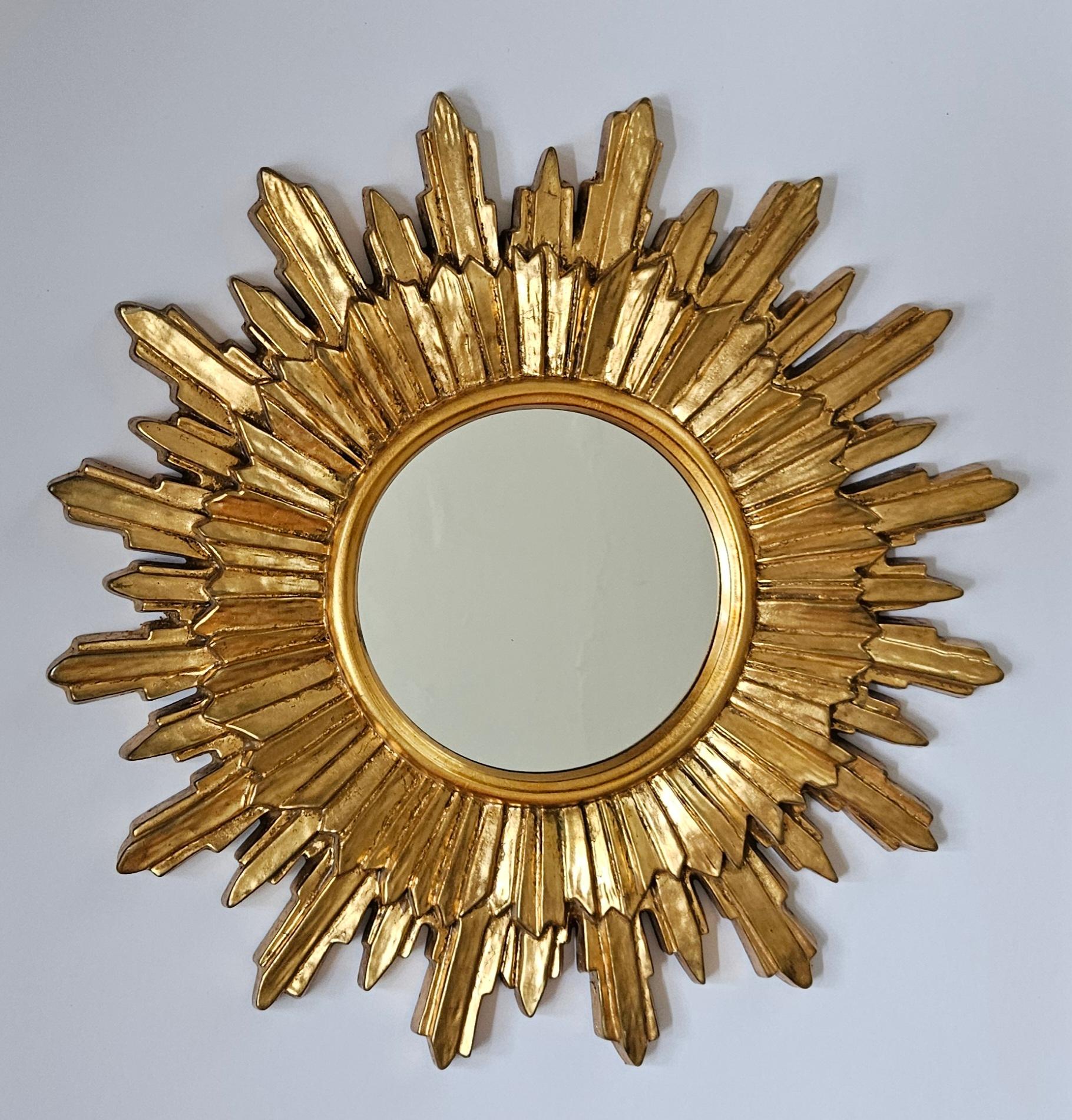 Midcentury Large Wall Mirror Gilted Wood Sunburst Starburst, Italy, 1970s Moderno de mediados de siglo en venta
