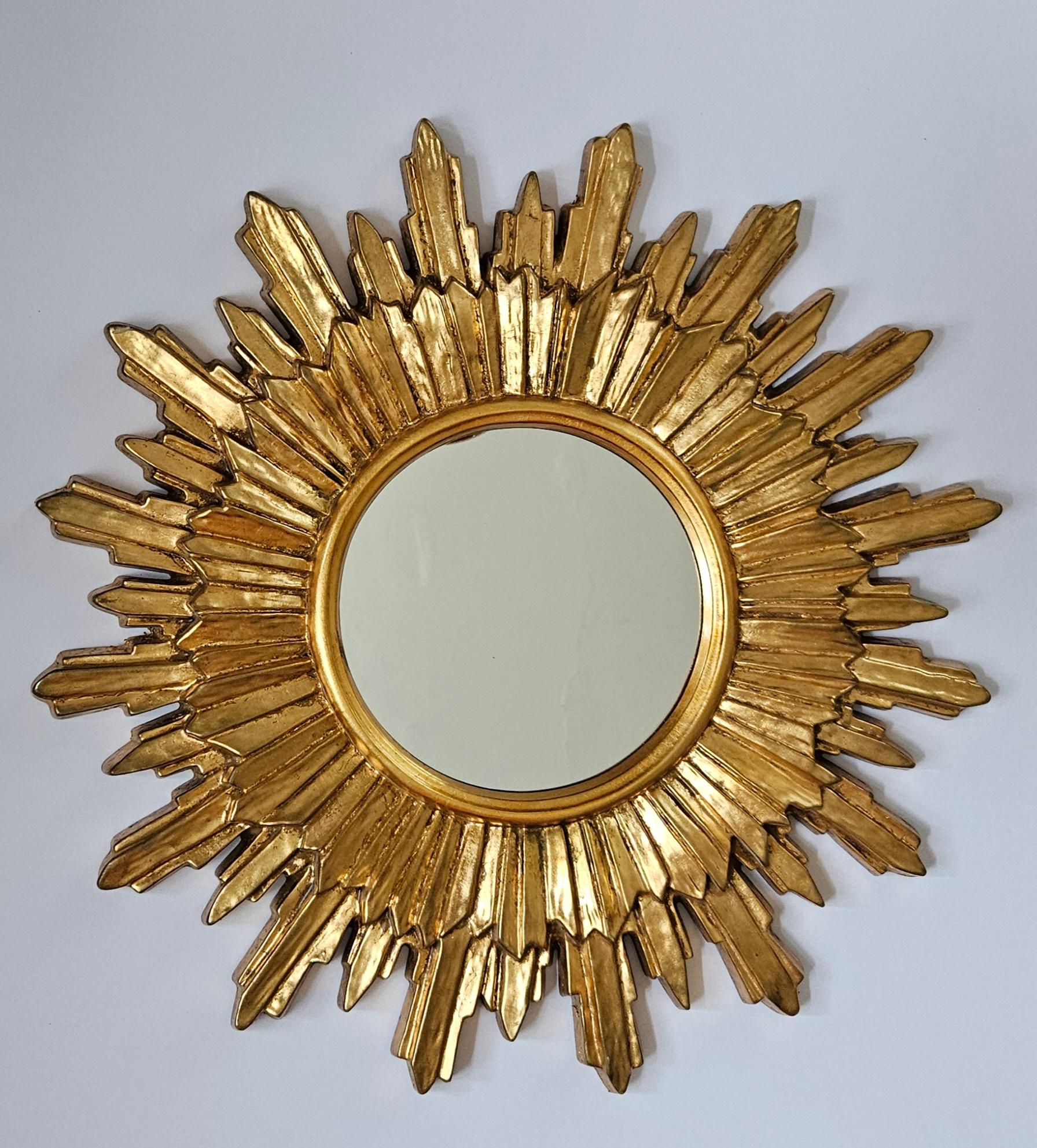 Midcentury Large Wall Mirror Gilted Wood Sunburst Starburst, Italy, 1970s Italiano en venta