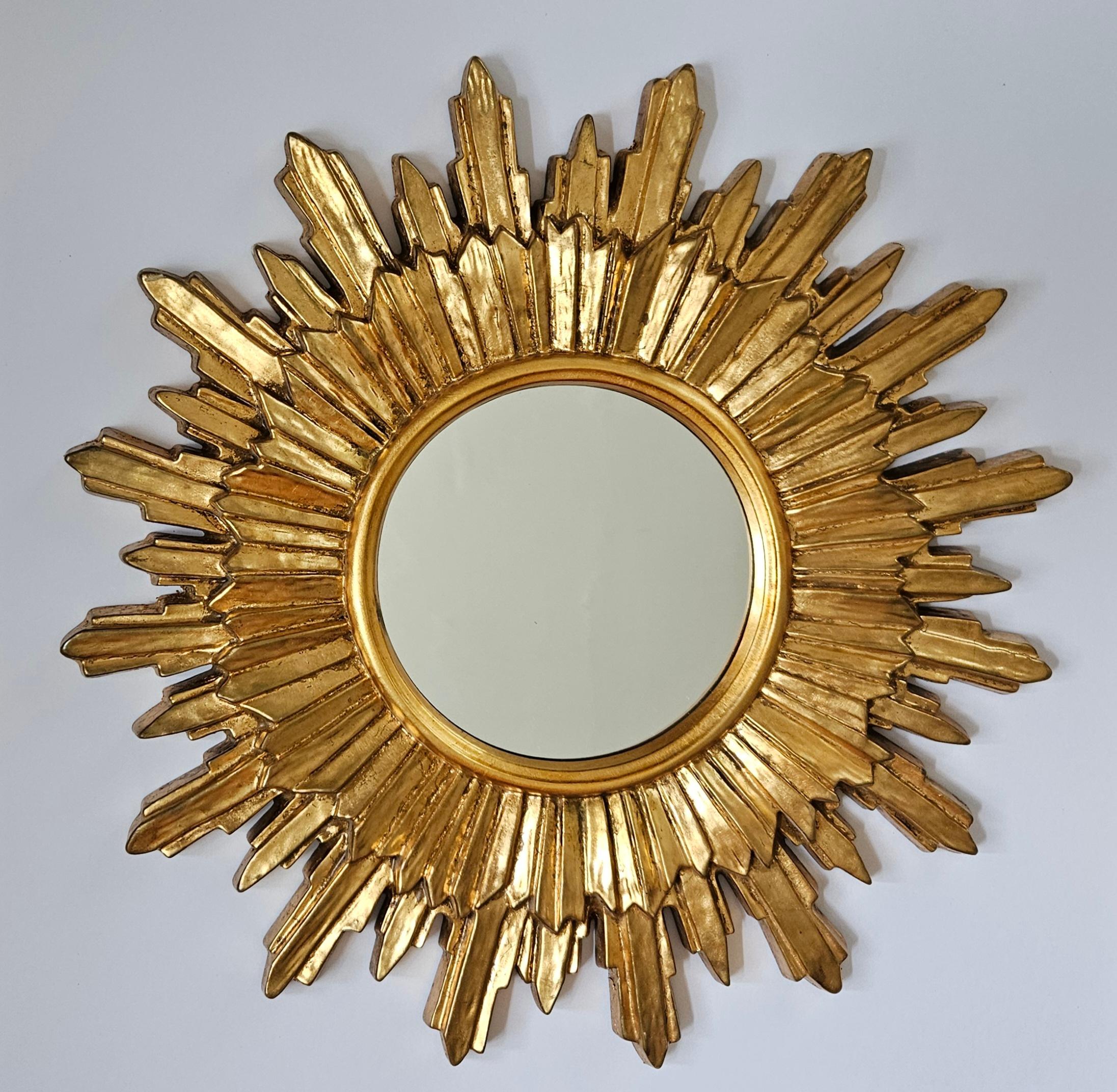 Midcentury Large Wall Mirror Gilted Wood Sunburst Starburst, Italy, 1970s Espejo en venta
