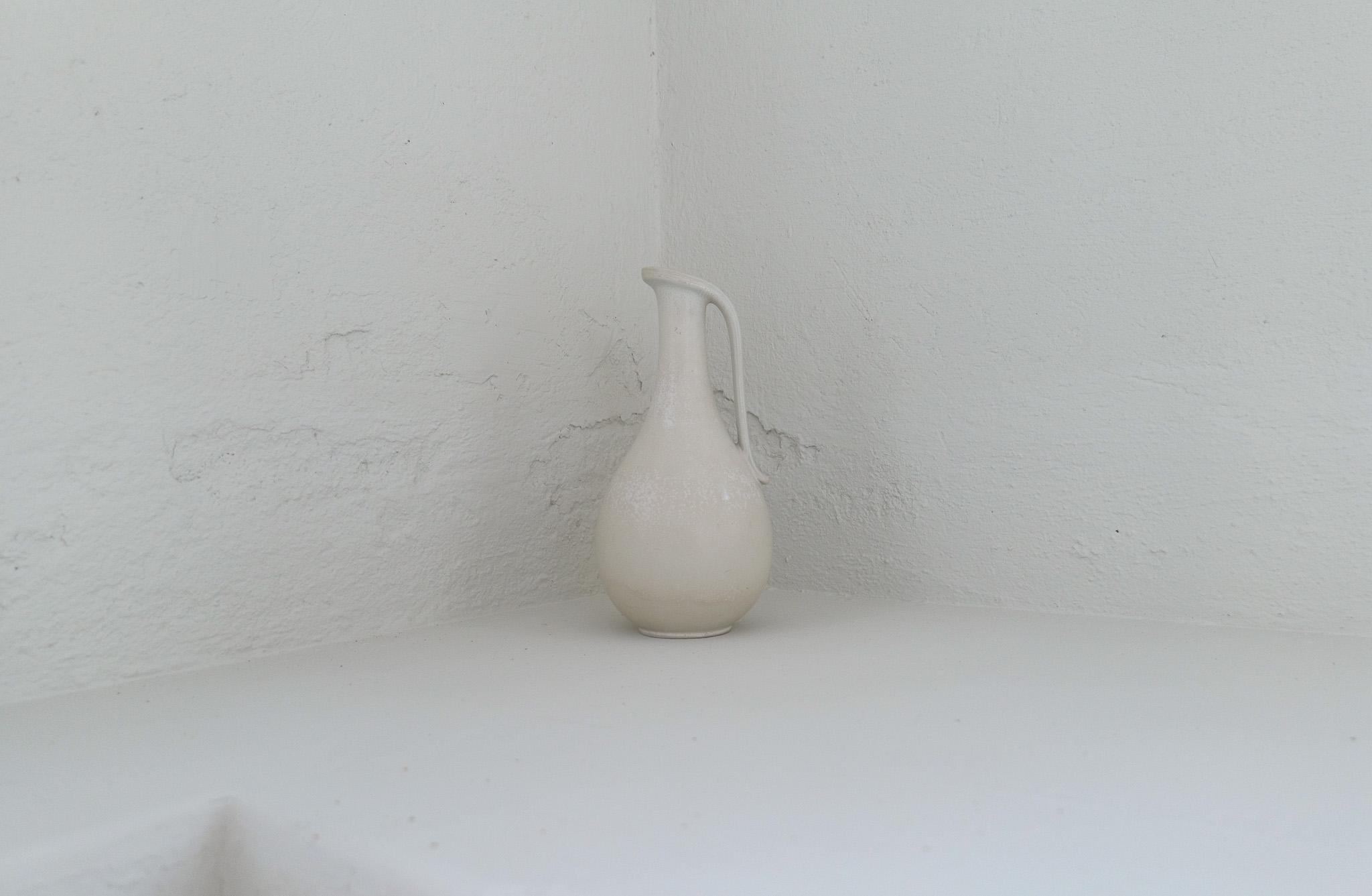 This large, unusual stoneware vase by Gunnar Nylund for Rörstrand, 1950s is gifted with light grey and white hare fur glaze. And it has that stunning look of Nylunds great craftsmanship. It really gives a great impression. 

Good vintage