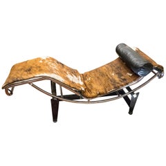 Vintage Midcentury Le Corbousier Cowleather and Chrome Based Chaiselongue, 1960