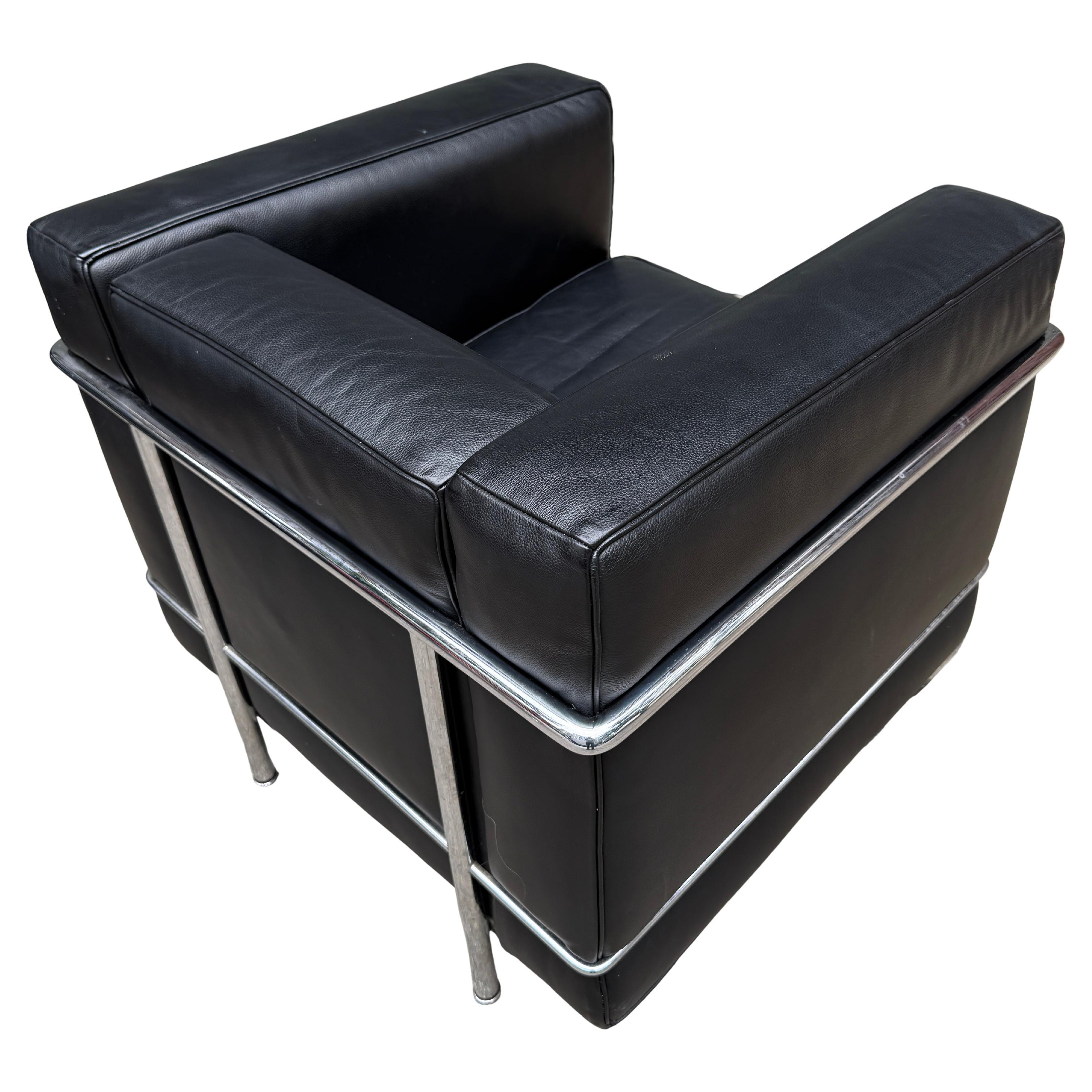 italien Le Corbusier LC2 pour Cassina Petit Modèle du milieu du siècle dernier en vente