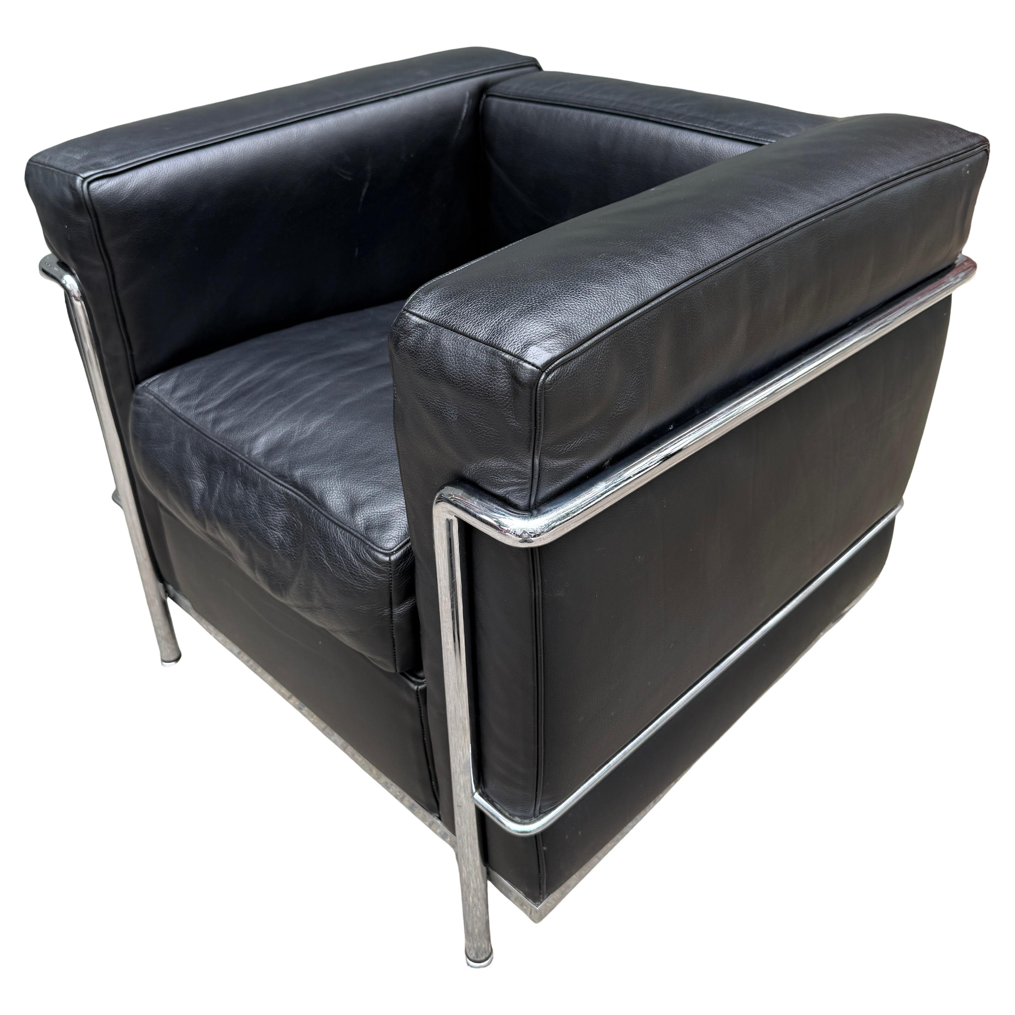 Acier Le Corbusier LC2 pour Cassina Petit Modèle du milieu du siècle dernier en vente