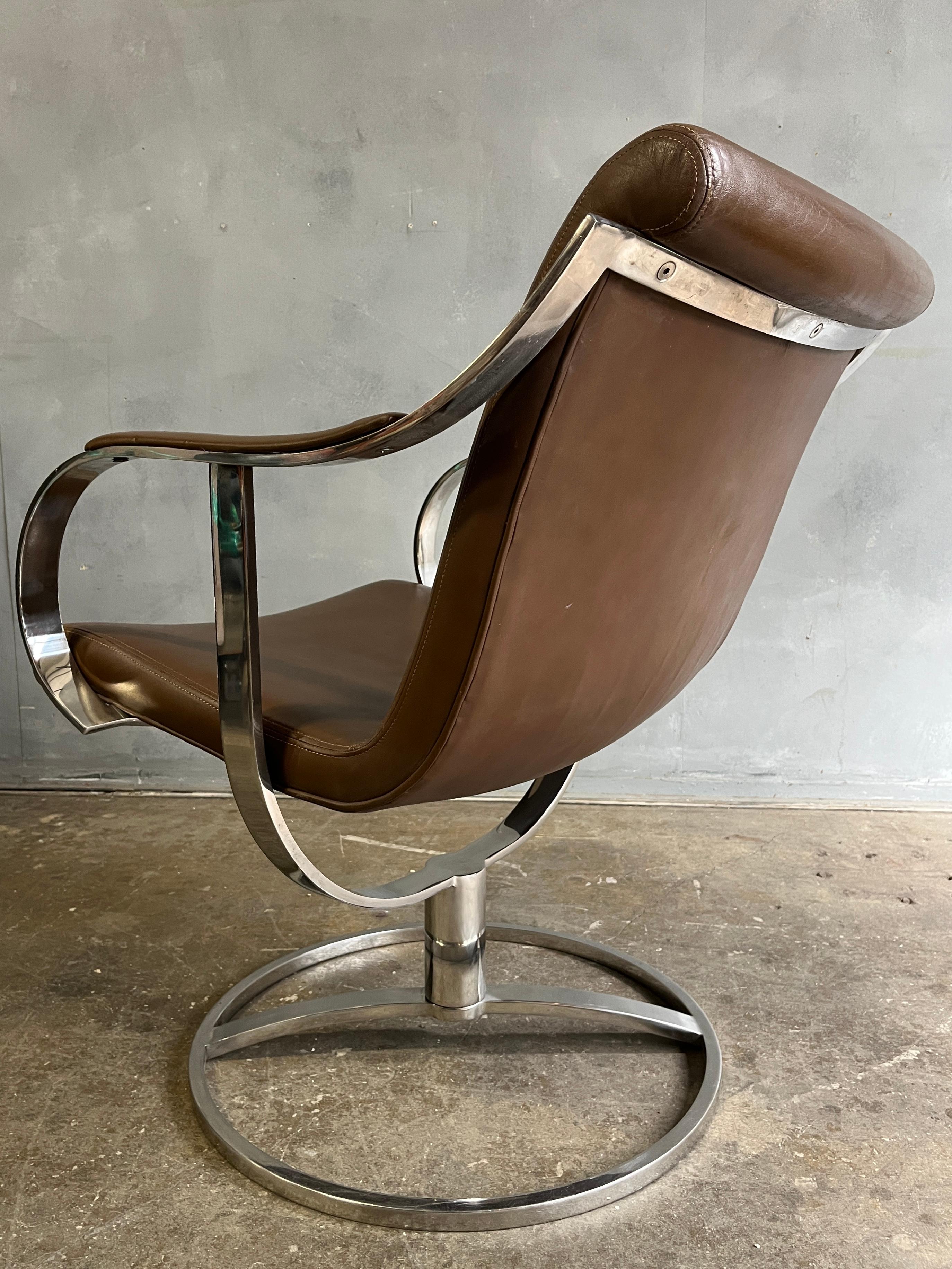 Mid-Century Modern Midcentury Leather and Chrome Swivel Chair For Sale