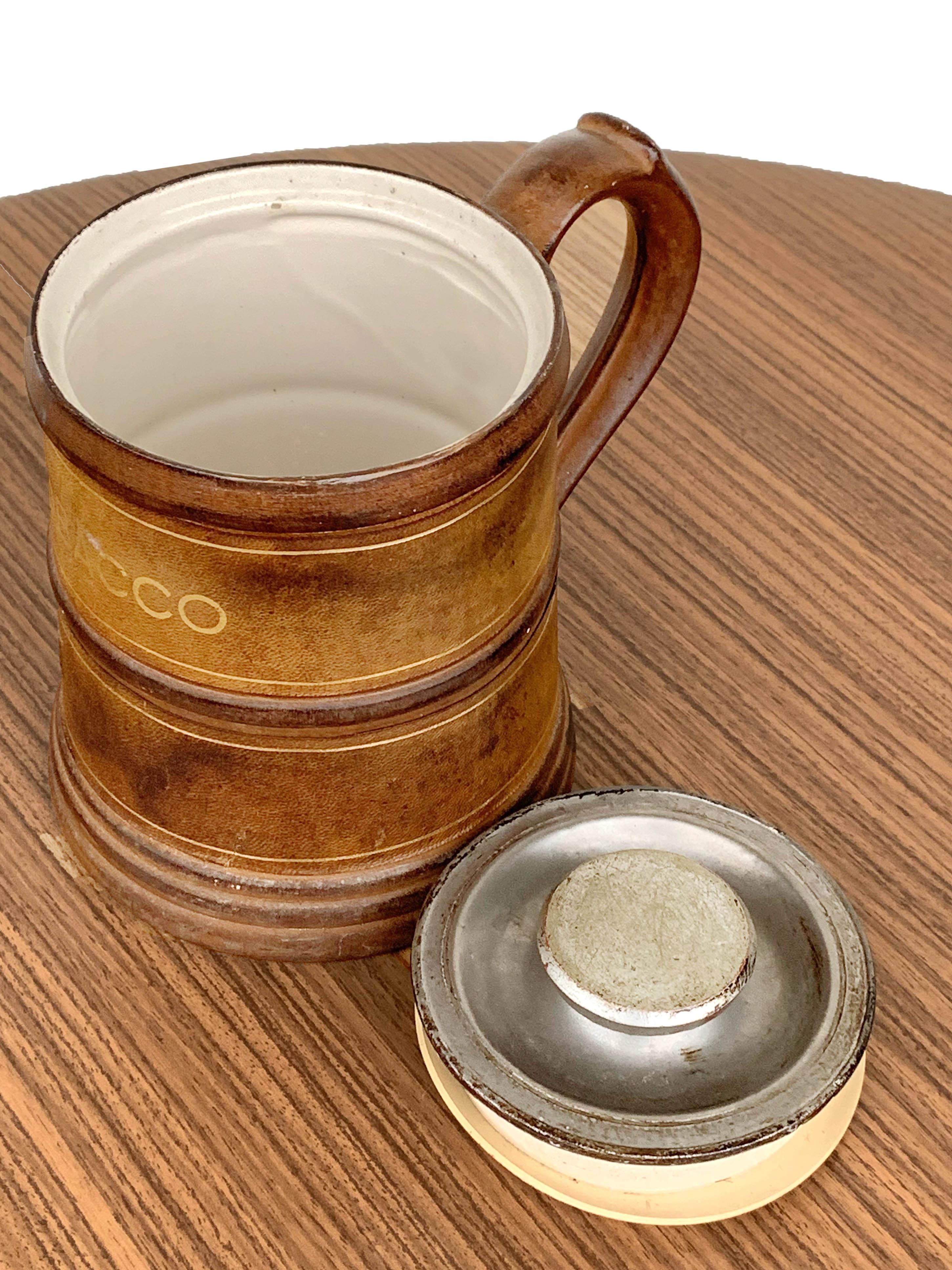 Métal Pot à tabac du milieu du siècle en cuir et porcelaine avec finitions dorées:: 1950s en vente