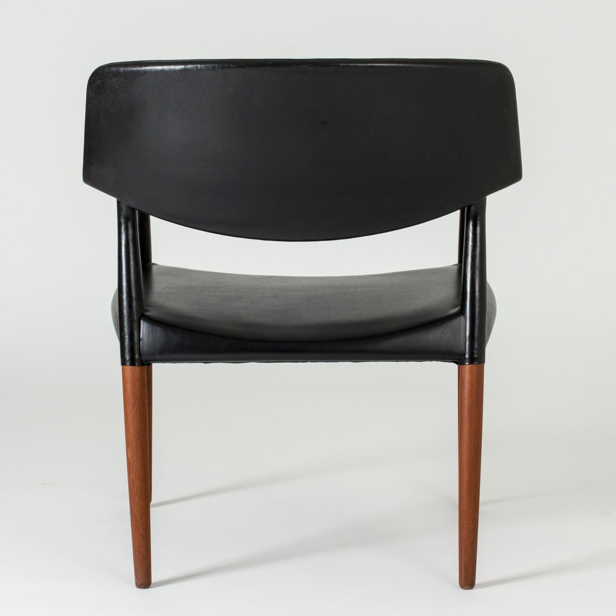 Swedish Midcentury Leather Armchair by Ejnar Larsen & Aksel Bender Madsen for Willy Beck For Sale