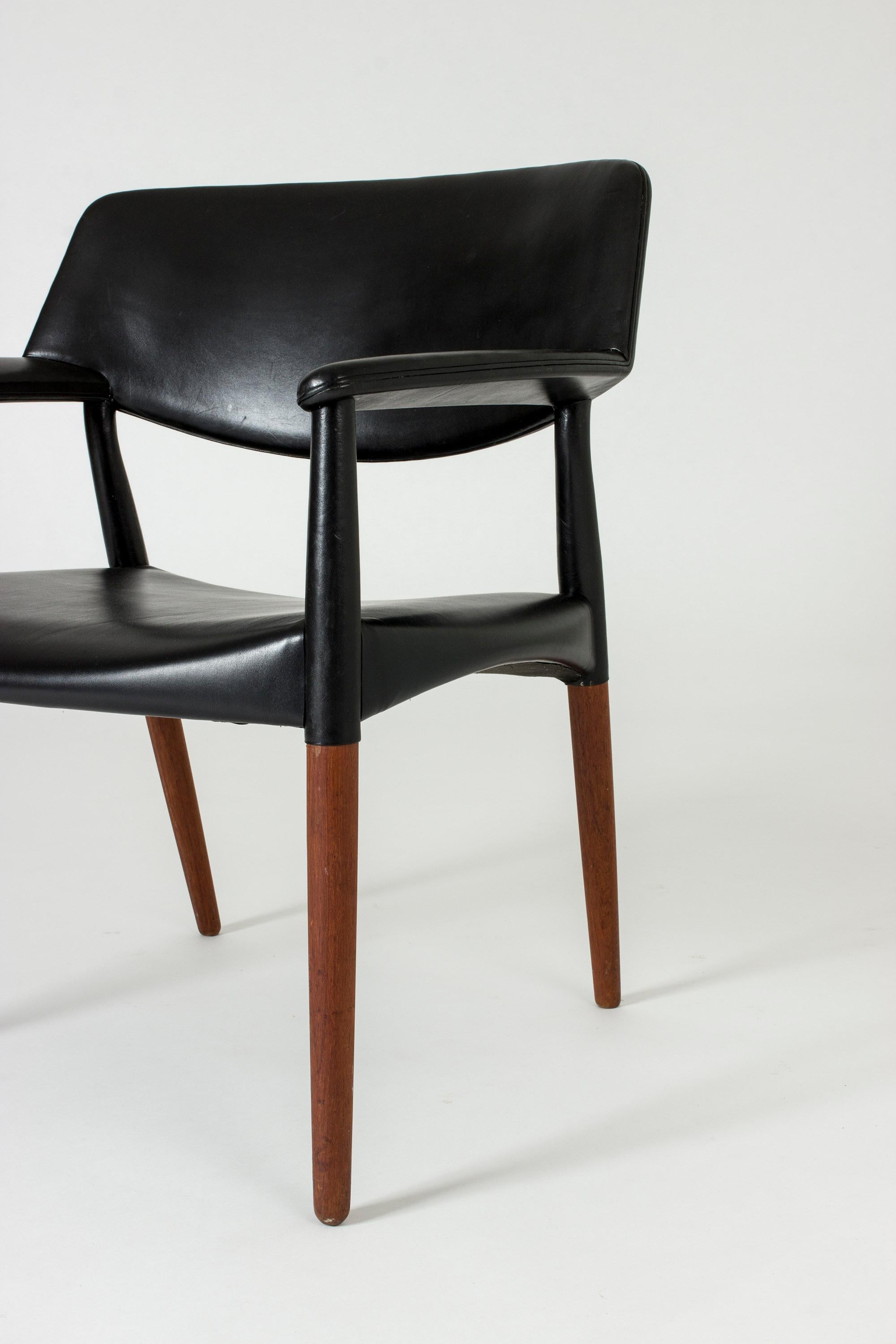 Mid-20th Century Midcentury Leather Armchair by Ejnar Larsen & Aksel Bender Madsen for Willy Beck For Sale