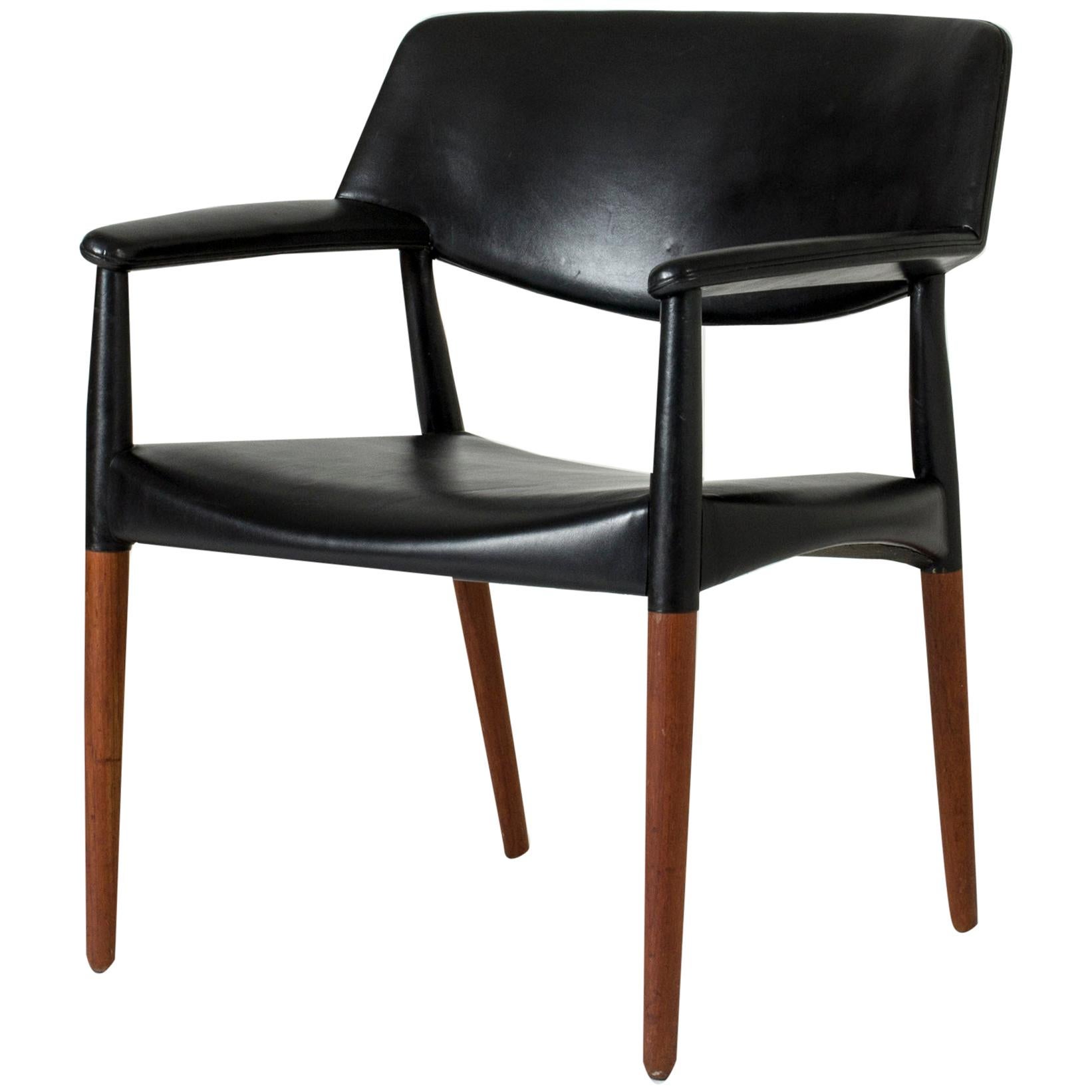 Midcentury Leather Armchair by Ejnar Larsen & Aksel Bender Madsen for Willy Beck For Sale