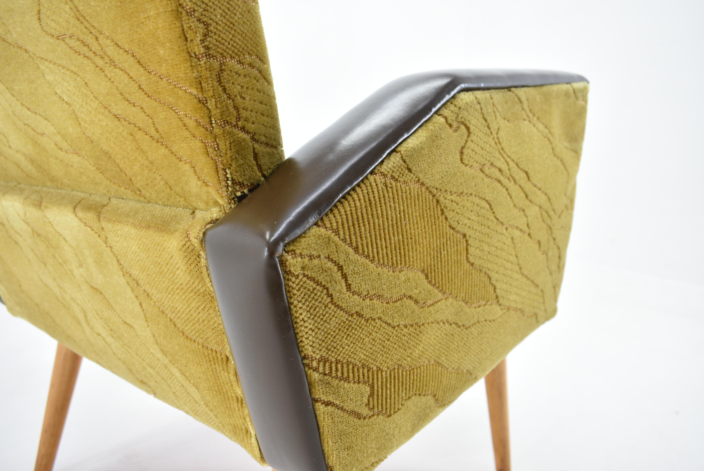 Midcentury Leather Armchairs Designed by Miroslav Navrátil, 1970s For Sale 5