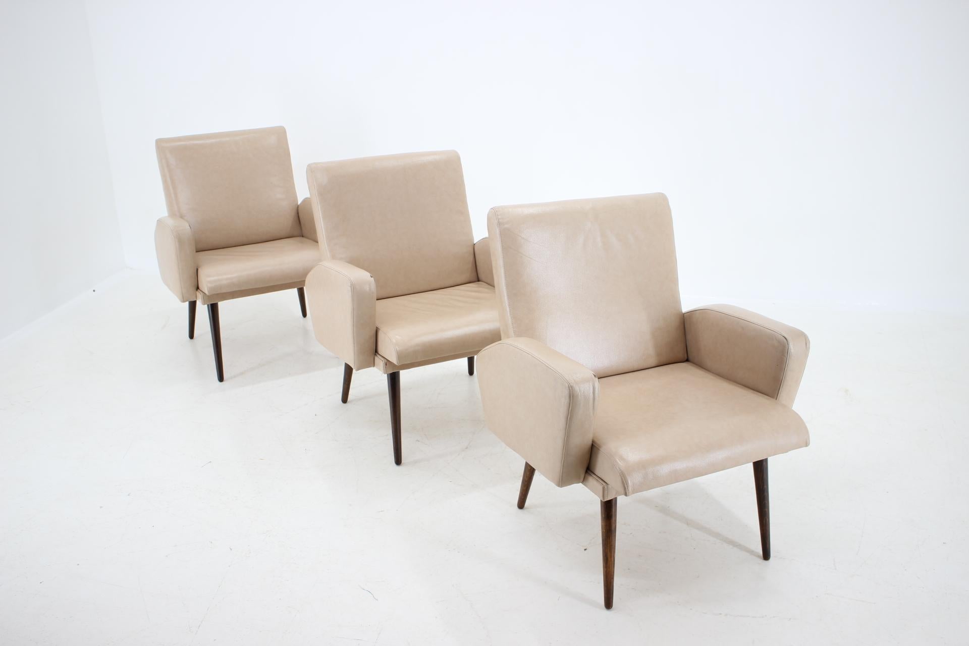 Midcentury Leather Armchairs Designed by Miroslav Navrátil, 1970s In Good Condition In Praha, CZ