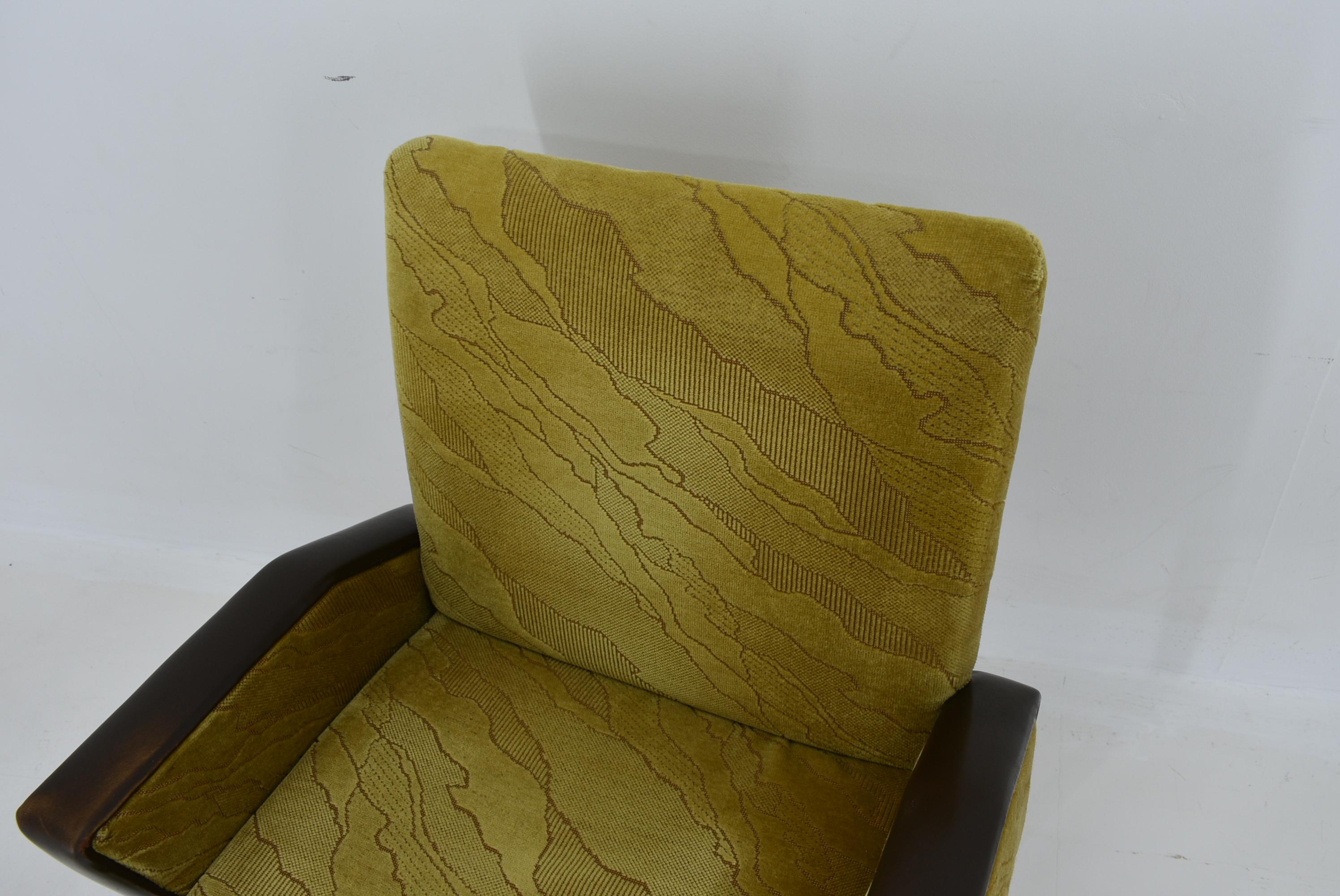 Midcentury Leather Armchairs Designed by Miroslav Navrátil, 1970s For Sale 3