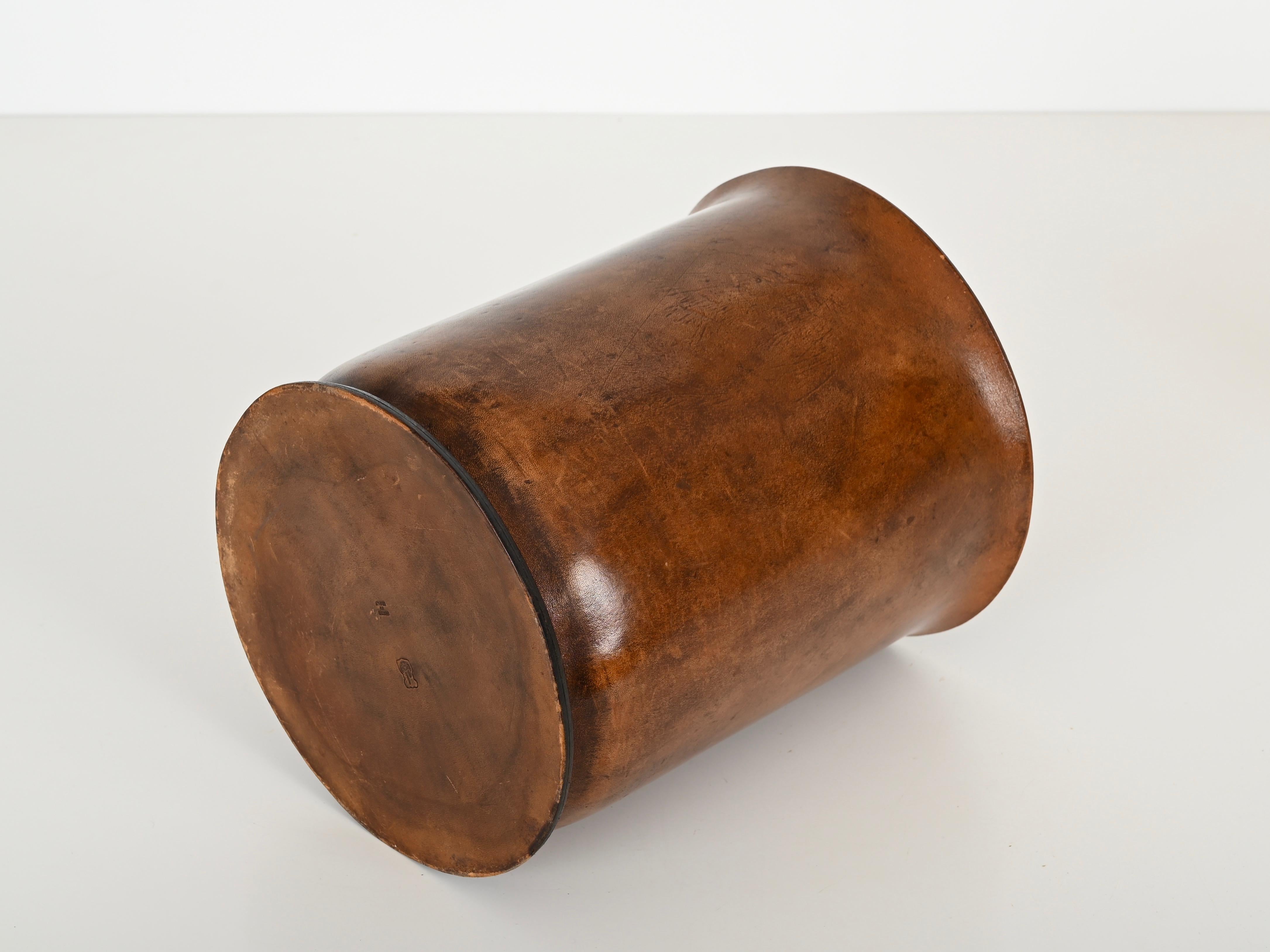 Midcentury Leather Italian Decorative Waste Paper Basket, Nova Tecno 1970s 1