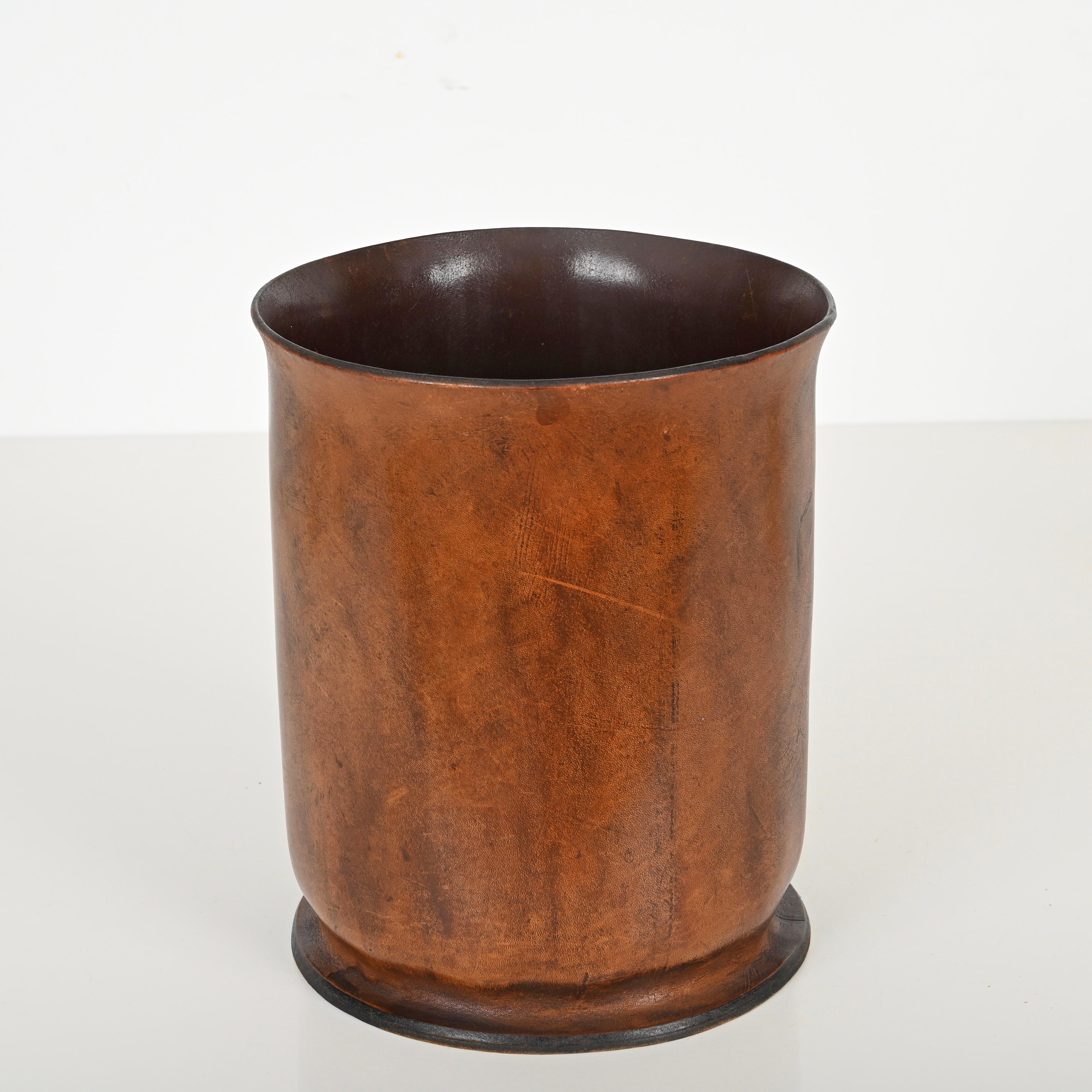 Midcentury Leather Italian Decorative Waste Paper Basket, Nova Tecno 1970s 3