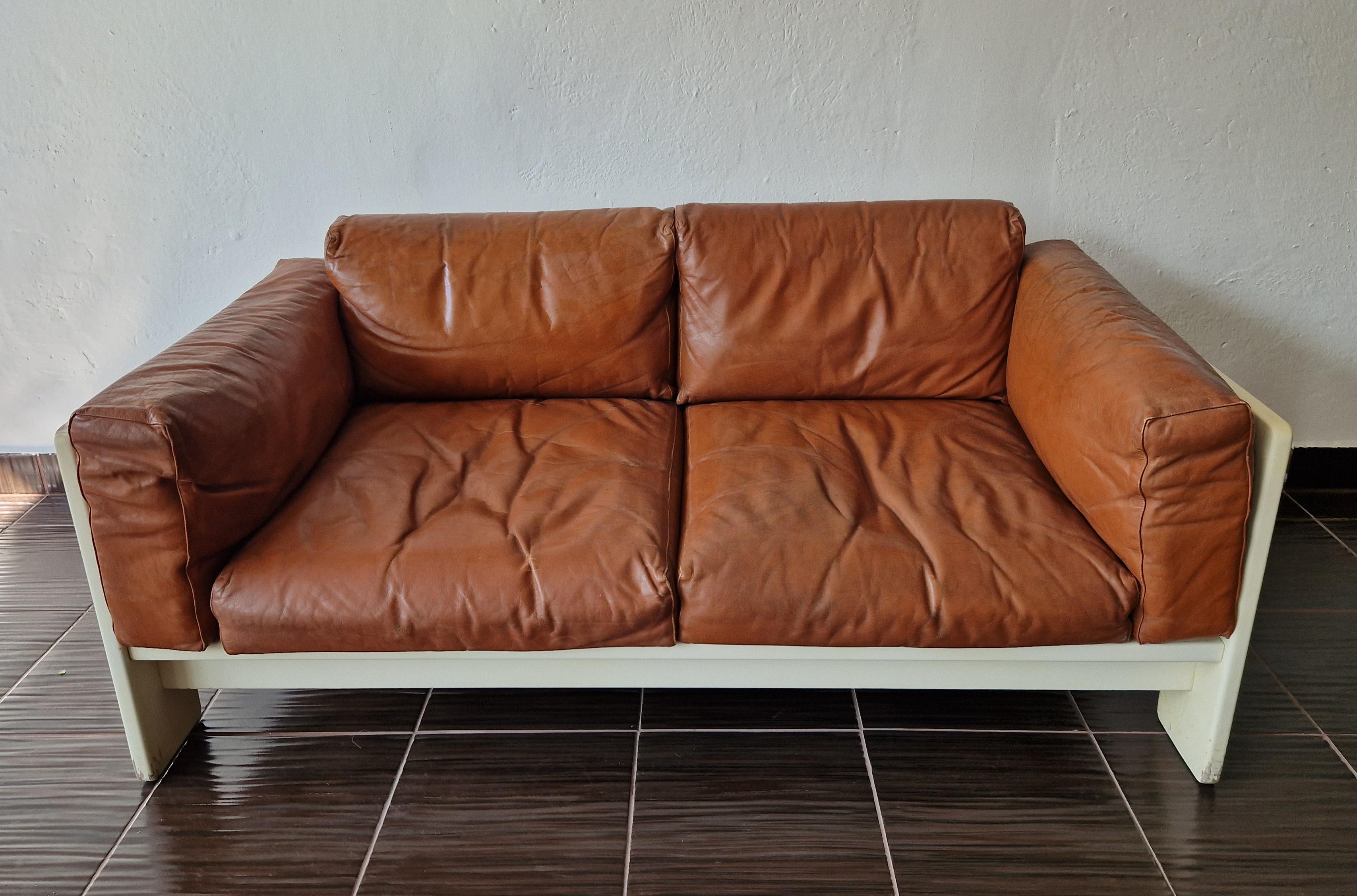 - molto raro in questo colore /avorio originale/
- molto confortevole
- originale in ottime condizioni
