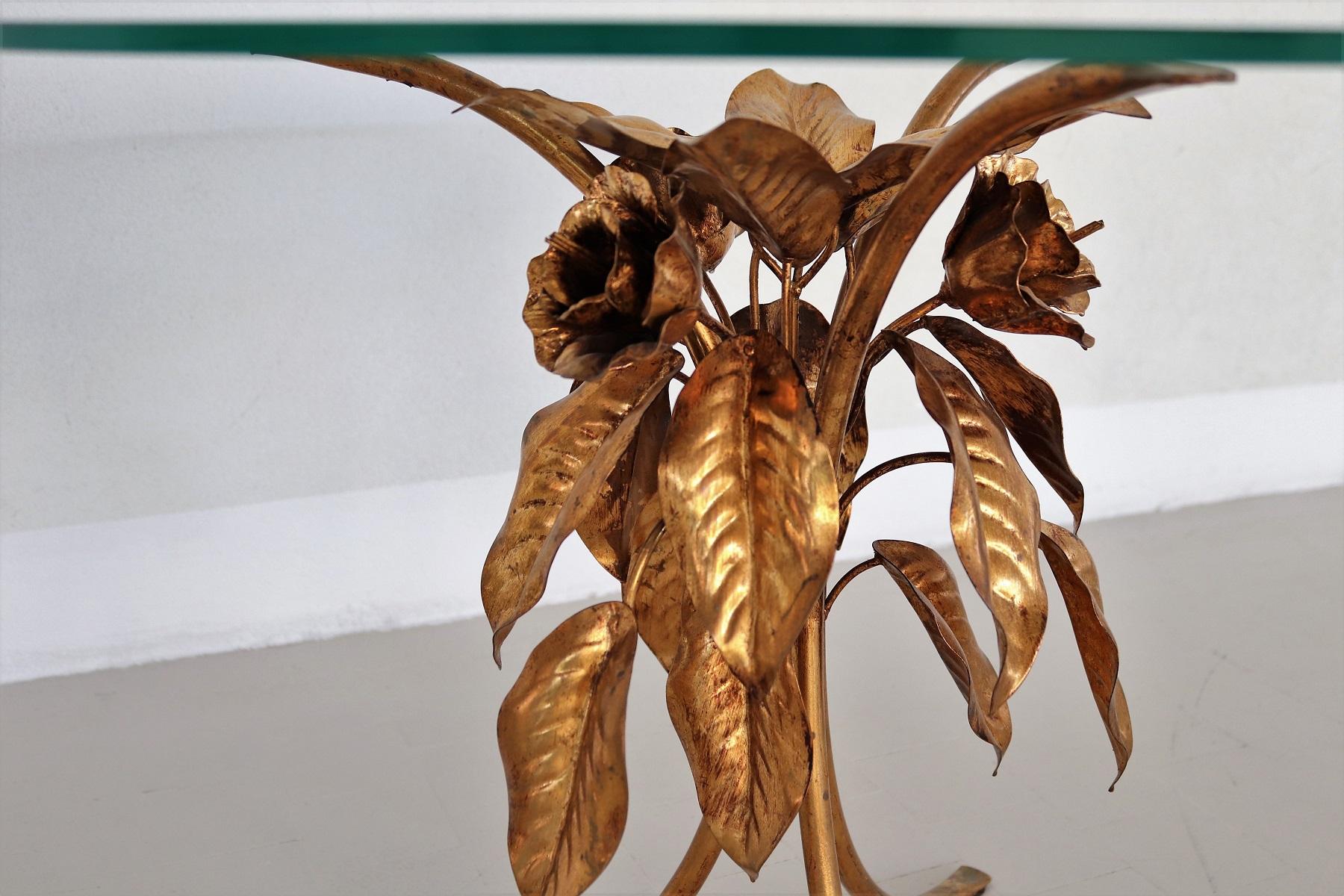 Midcentury Leaves and Flower Coffee Table in Gilt Metal by Hans Kögl, 1970s In Good Condition In Morazzone, Varese