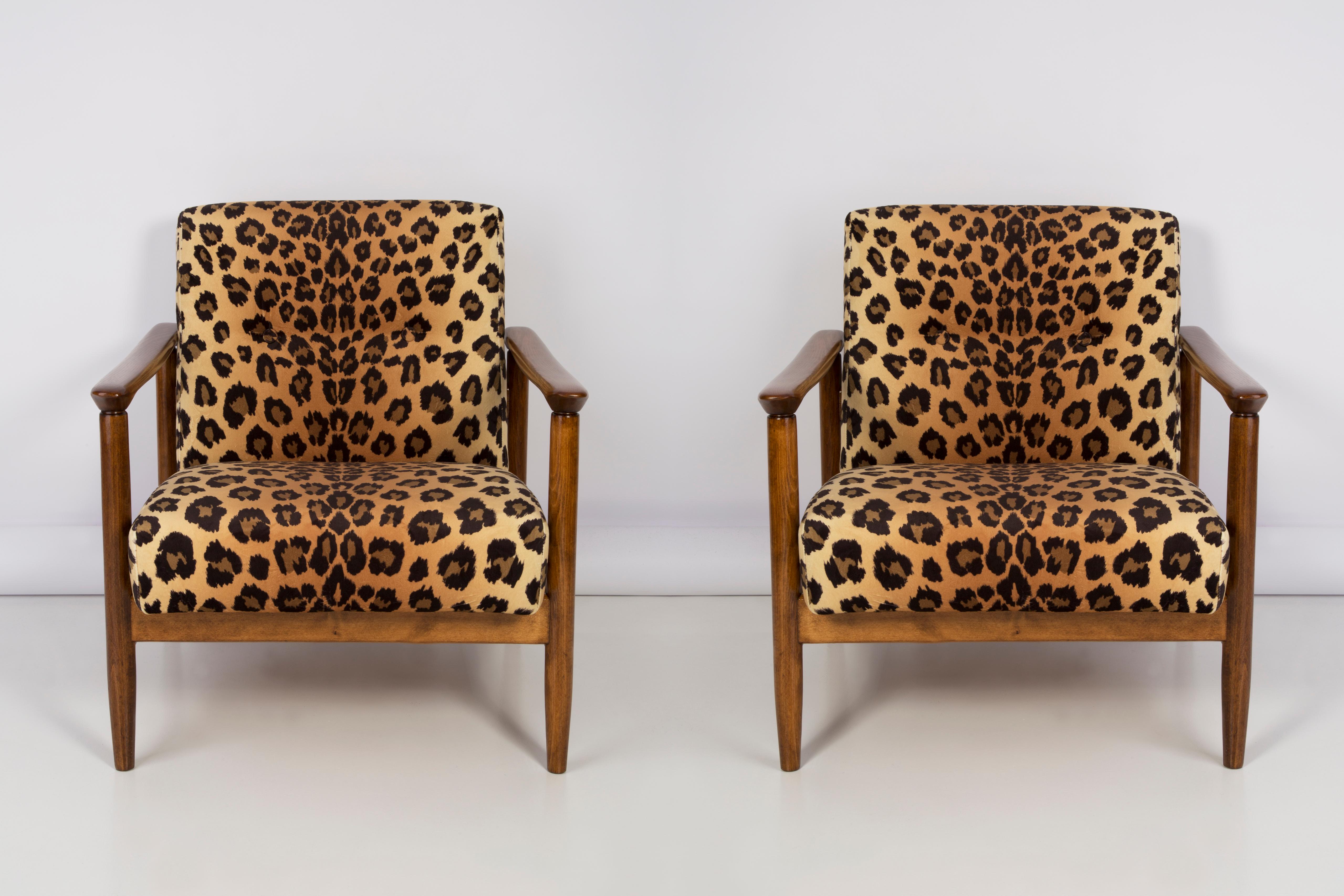 Hand-Crafted Midcentury Leopard Velvet Armchair, Hollywood Regency, Edmund Homa, 1960s Poland For Sale