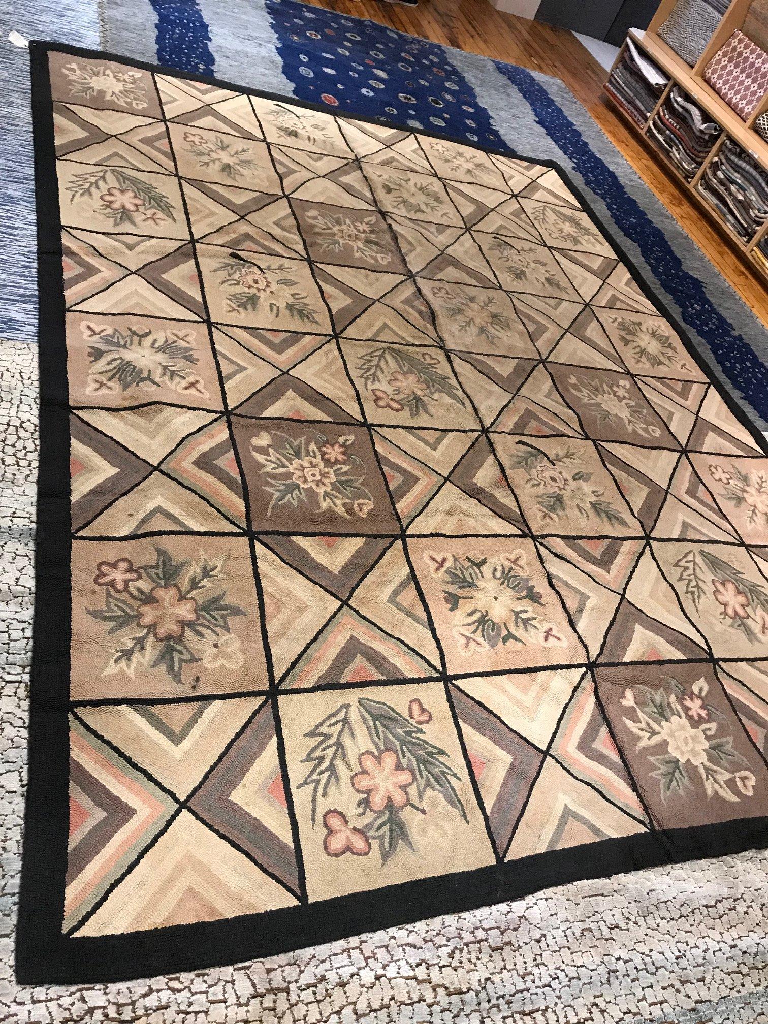 Hand-Knotted Mid-20th century Hooked Rug For Sale