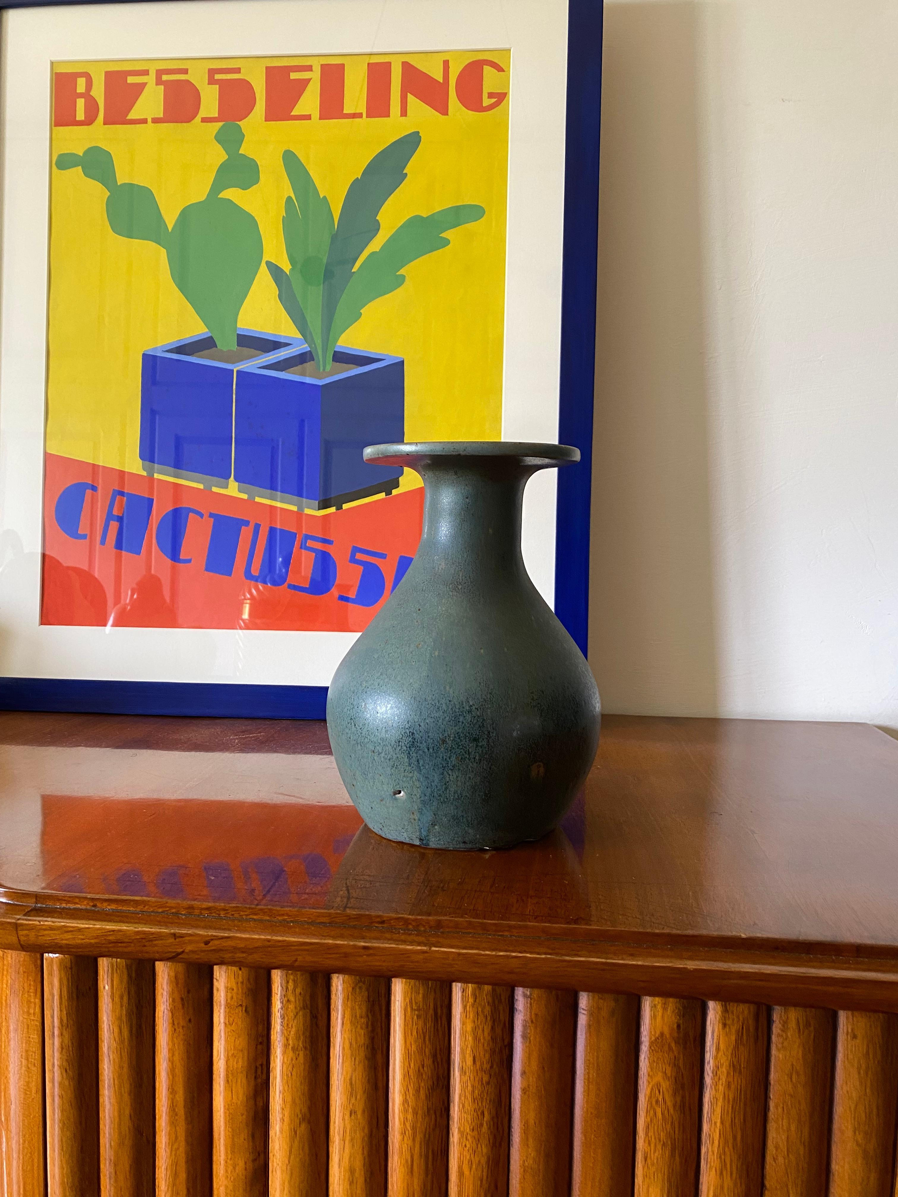 Hellblaue Keramikvase aus der Jahrhundertmitte, Frankreich 1960er Jahre (French) im Angebot