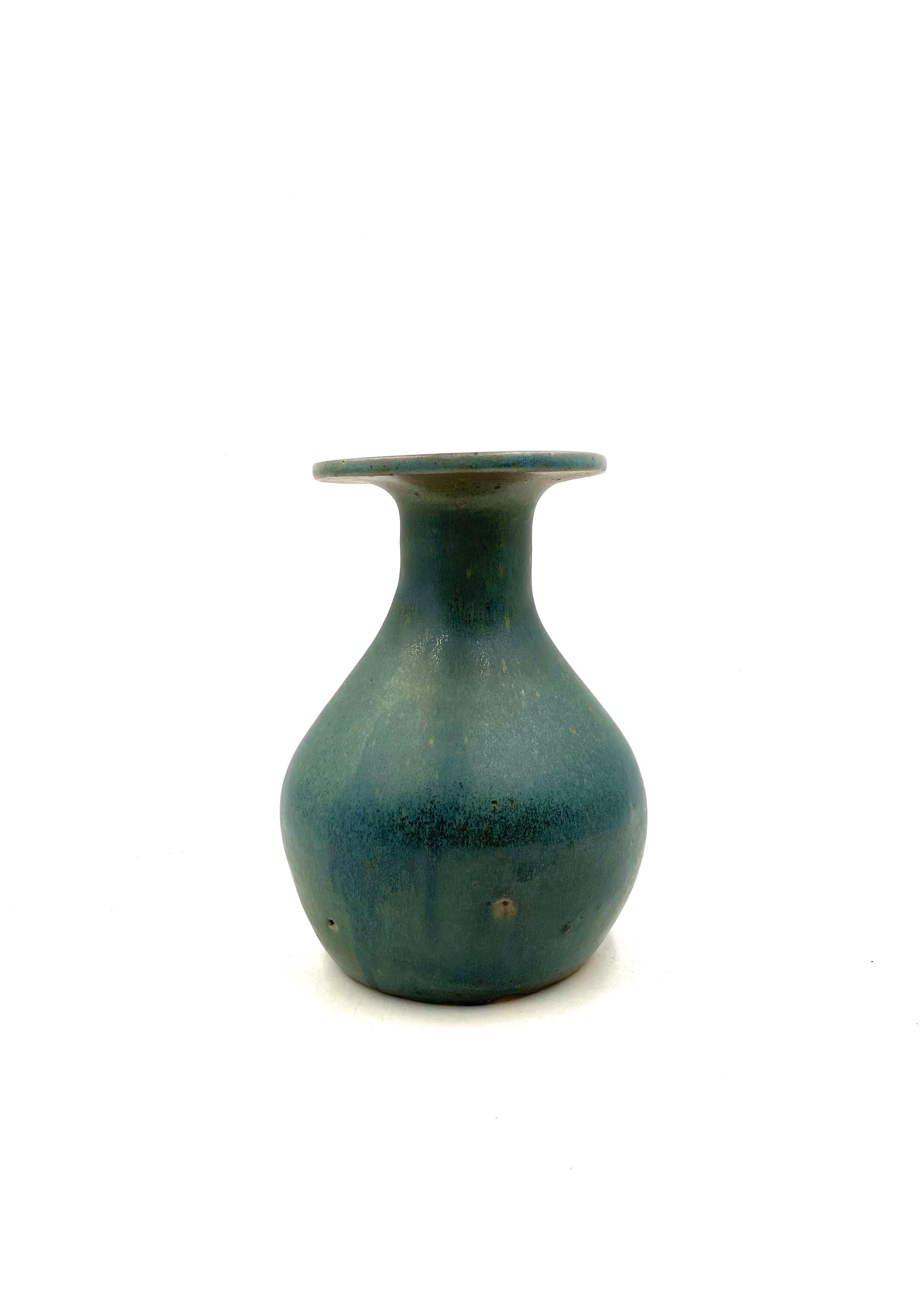 Hellblaue Keramikvase aus der Jahrhundertmitte, Frankreich 1960er Jahre im Angebot 2