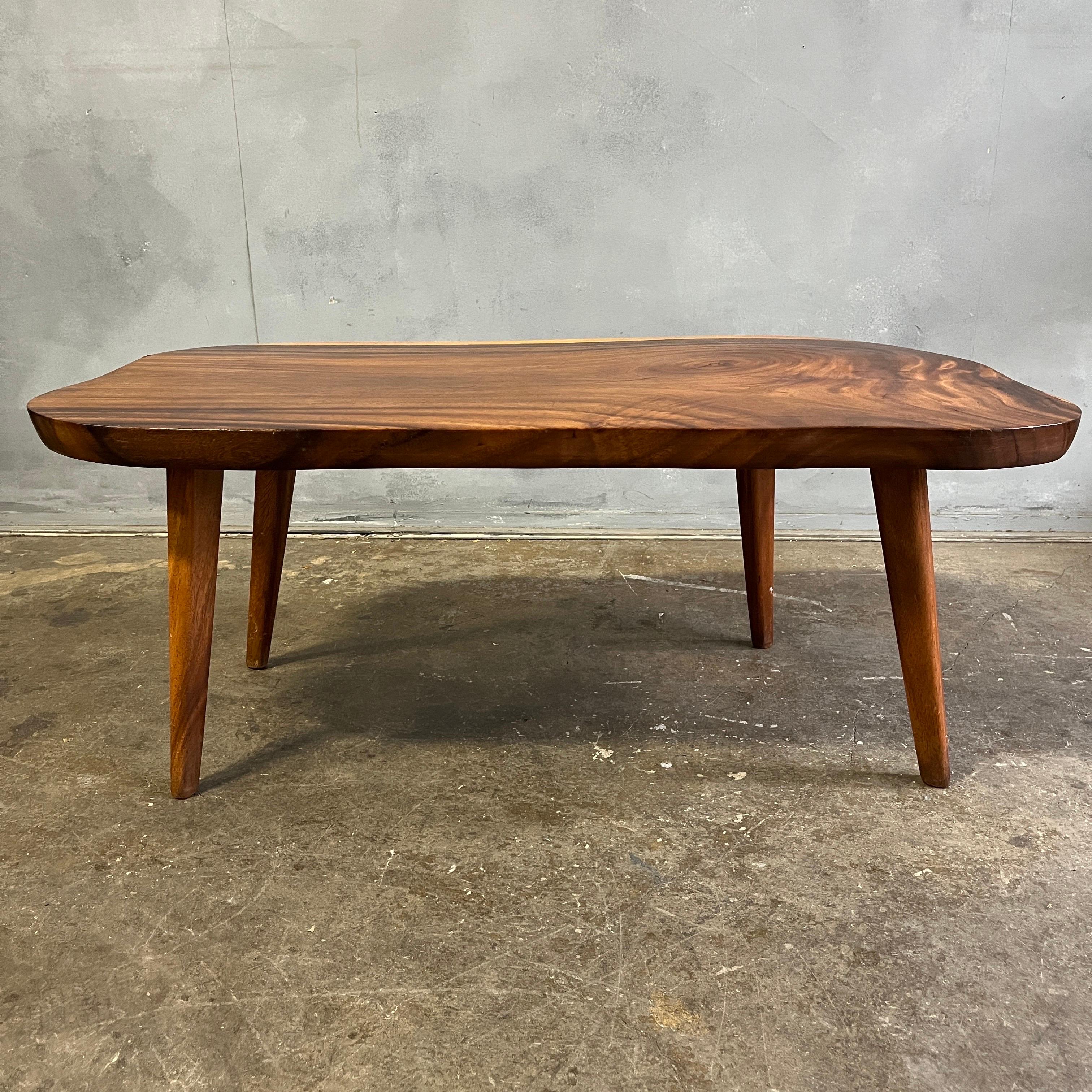 Midcentury Live Edge Coffee Table In Good Condition For Sale In BROOKLYN, NY