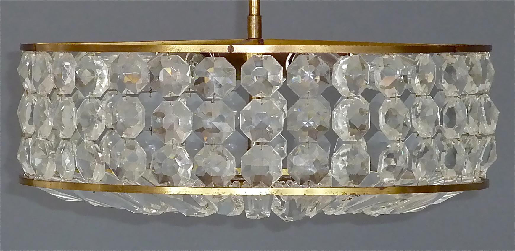 Midcentury Lobmeyr Style Drum Chandelier Patinated Brass Crystal Glass 1950s In Good Condition For Sale In Nierstein am Rhein, DE