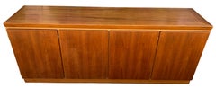 Lange dänische moderne Teakholz-Anrichte/ Sideboard mit 4 Türen, Mitte des Jahrhunderts