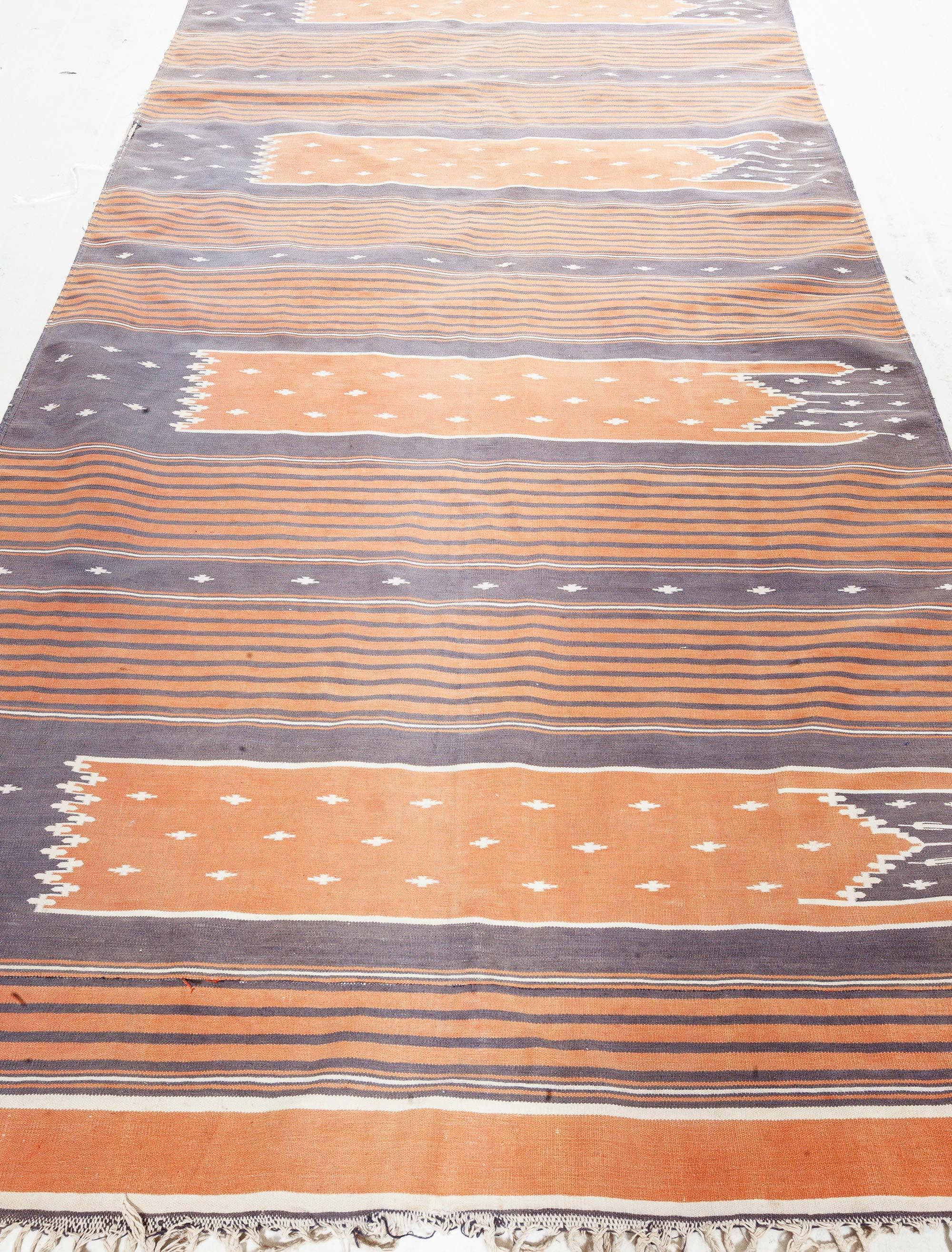 Mid-Century moderno Doris Leslie Blau Runner indiano d'epoca Dhurrie in vendita