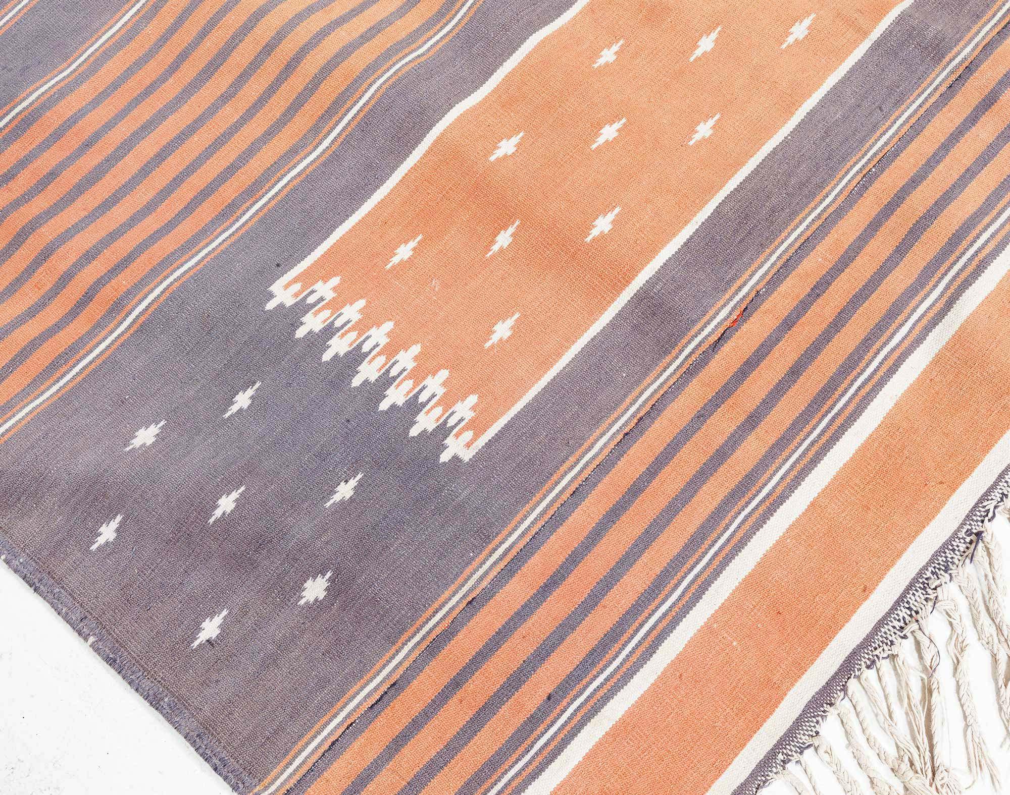 Tessuto a mano Doris Leslie Blau Runner indiano d'epoca Dhurrie in vendita