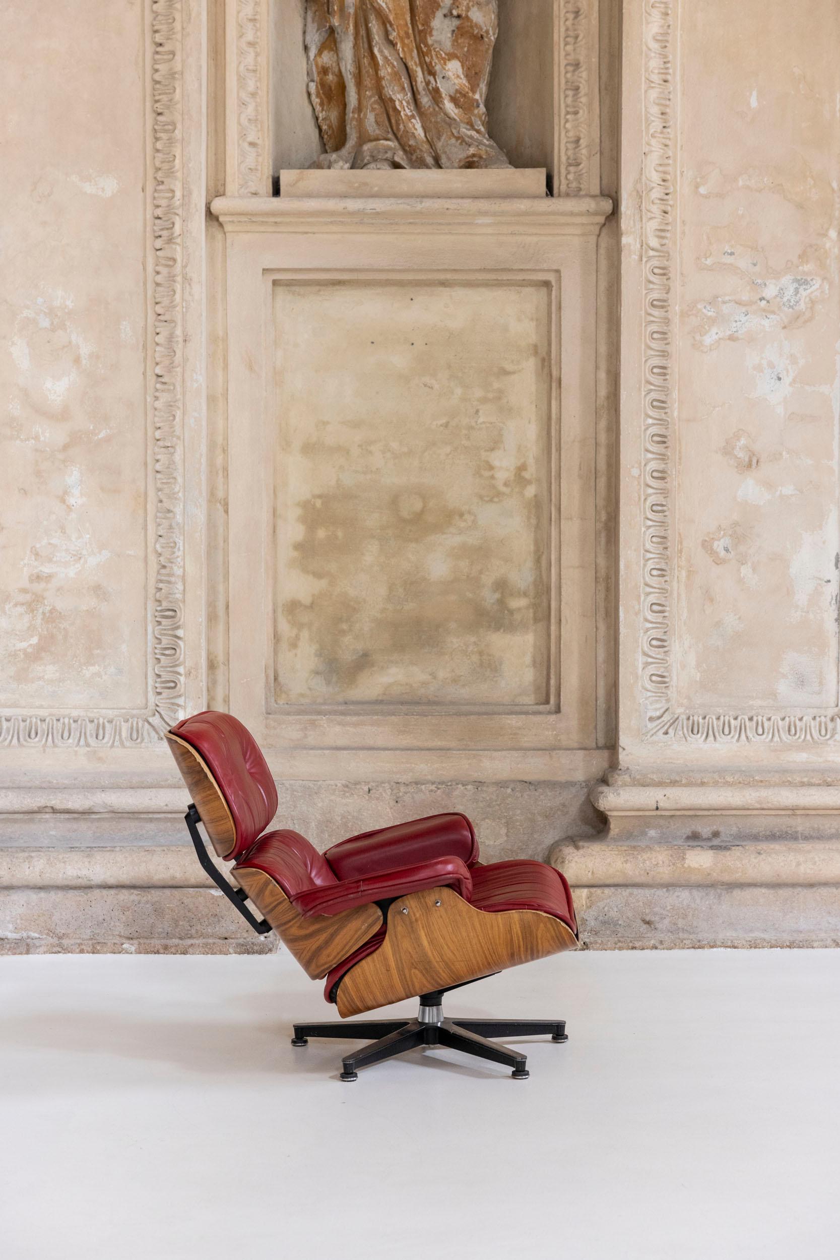 Sedia da salotto del Medioevo di Charles & Ray Eames, Italia 1970 In condizioni buone in vendita a Piacenza, Italy