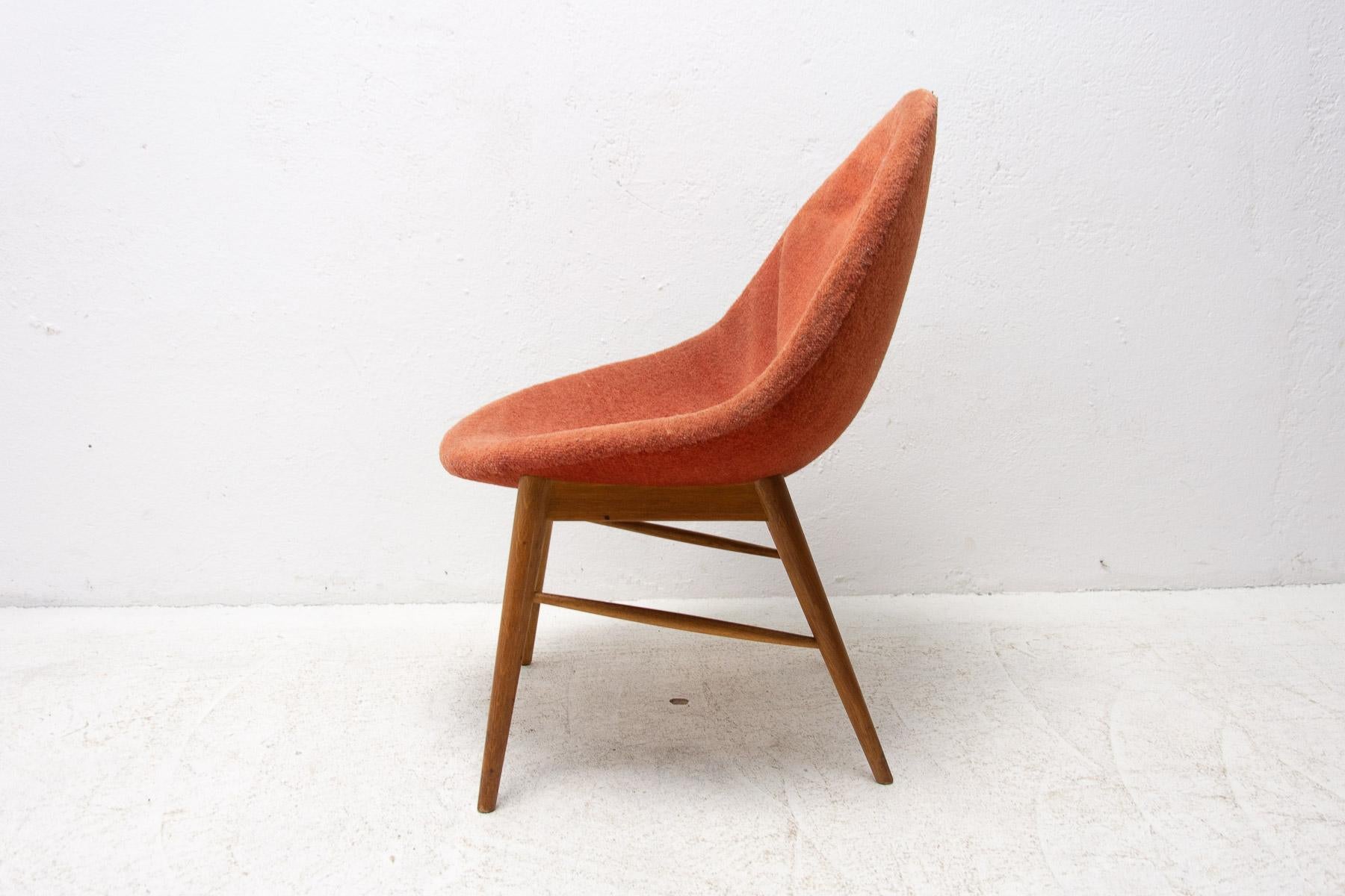 Sedia da salotto di metà secolo di Miroslav Navratil, Cecoslovacchia, anni '60 In condizioni buone in vendita a Prague 8, CZ
