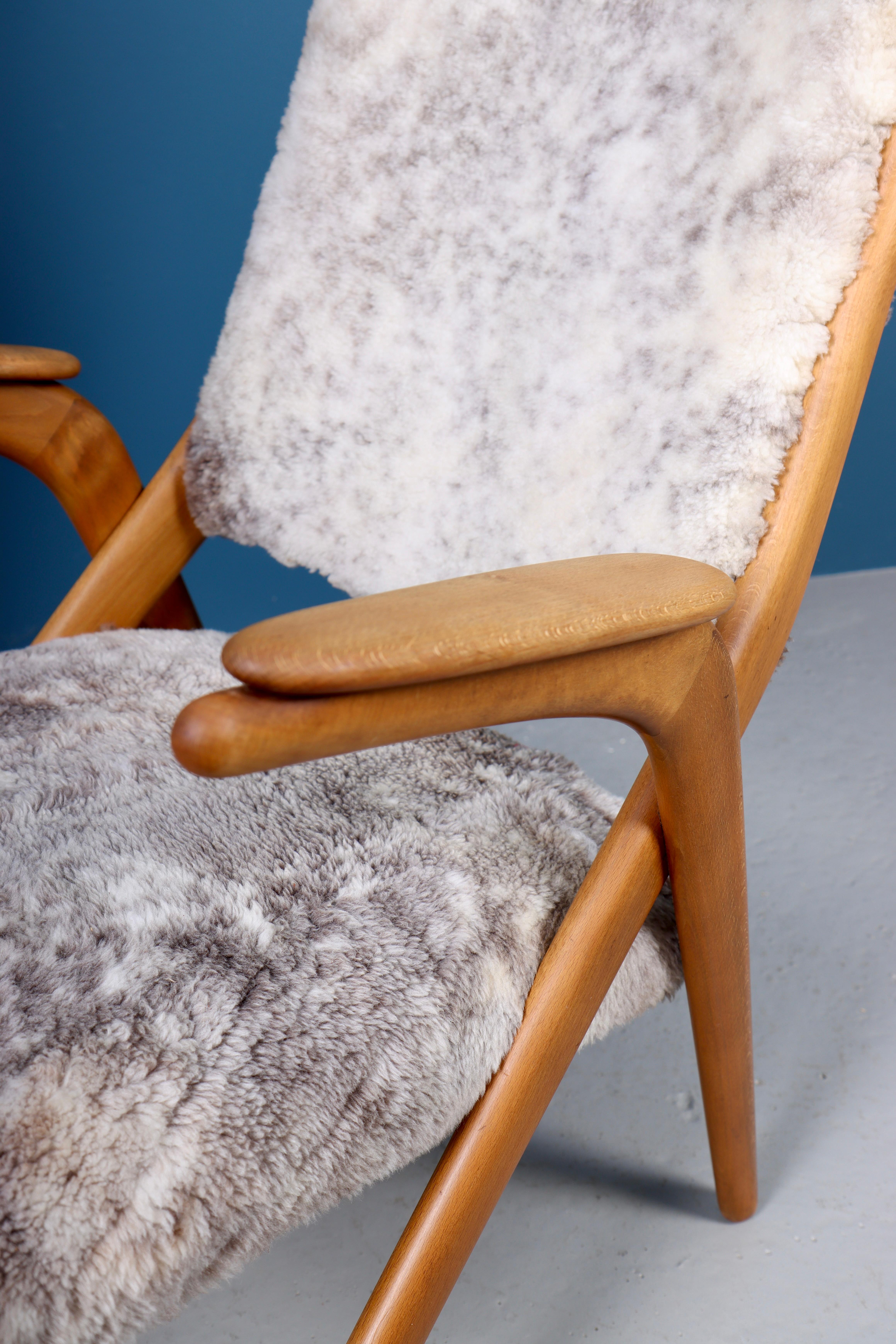 Mid-Century Lounge Chair in Beech and Sheepskin, 1960s In Good Condition In Lejre, DK