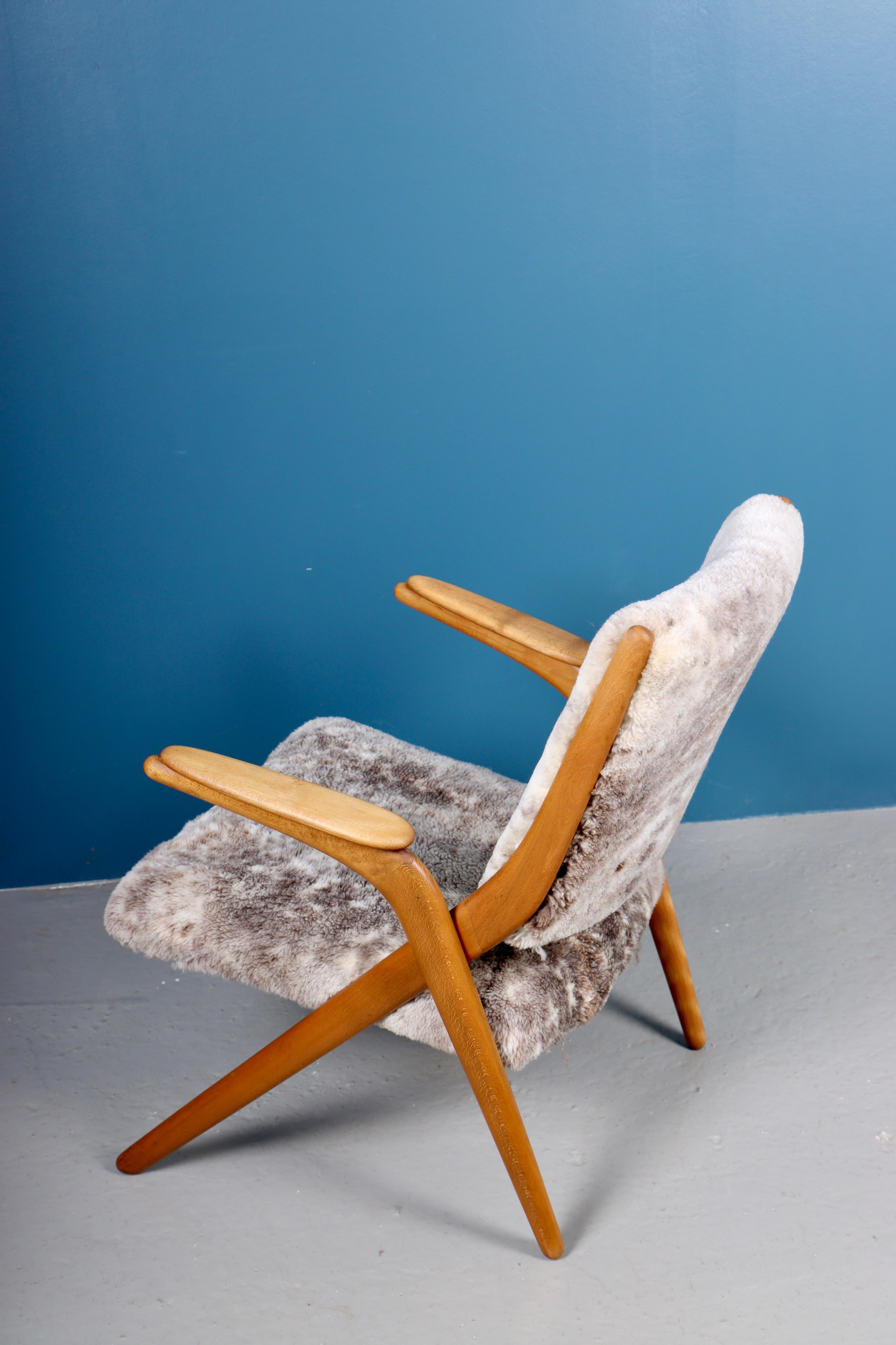 Mid-20th Century Mid-Century Lounge Chair in Beech and Sheepskin, 1960s