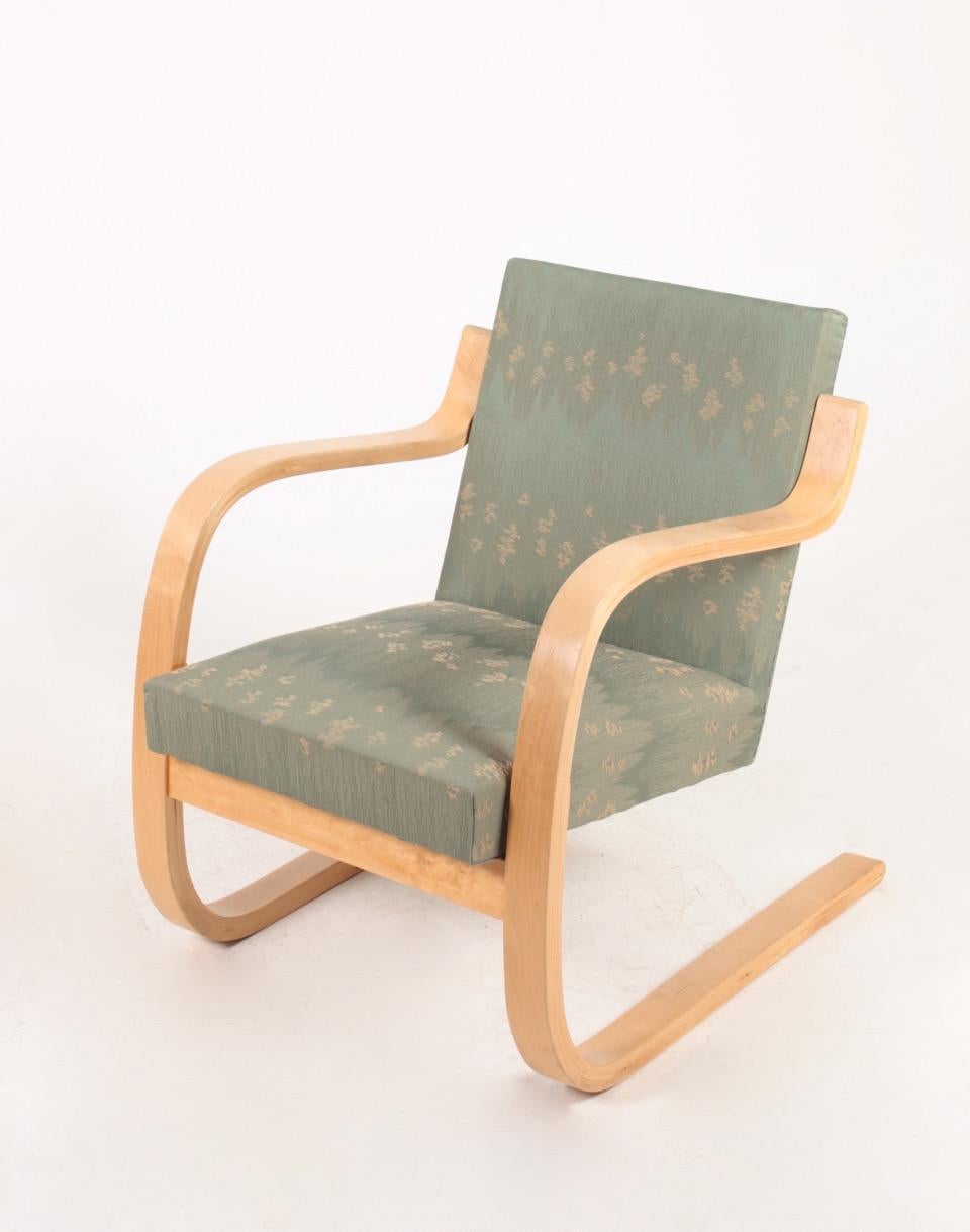 Midcentury Lounge Chair in Fabric by Alvar Aalto, Finland, 1960s In Good Condition In Lejre, DK