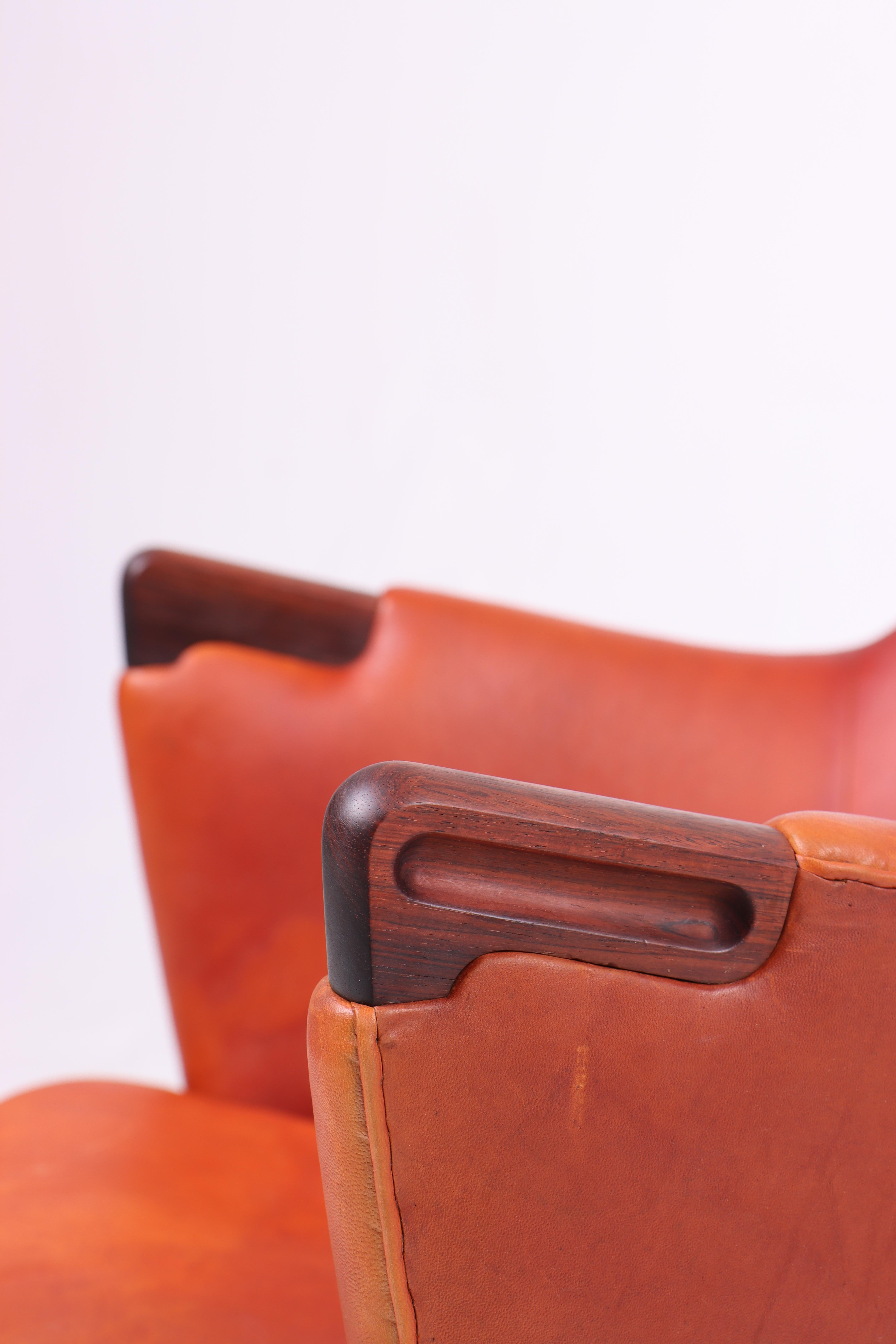 Midcentury Lounge Chair in Patinated Leather & Rosewood by Hans J. Wegner, 1950s In Good Condition For Sale In Lejre, DK