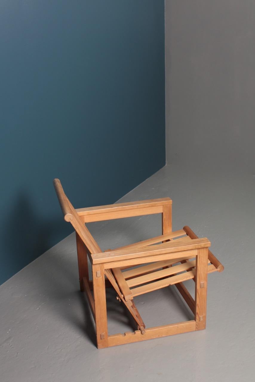 Fauteuil de salon du milieu du siècle en pin massif par Edvin Helseth, années 1960 en vente 3