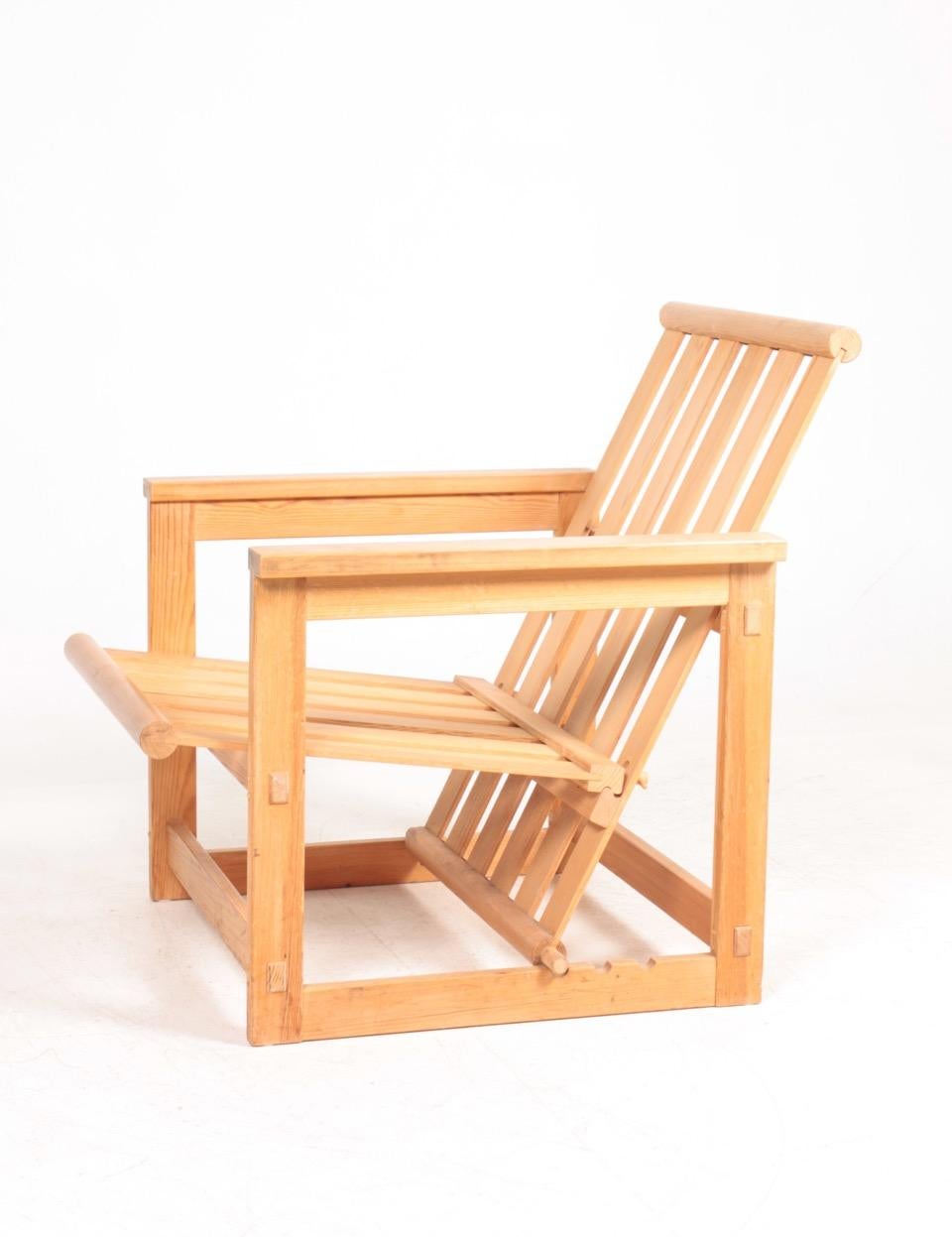 Lounge chair in solid pine designed by Edvin Helseth for Trybo furniture. Made in Norway. Great original condition.