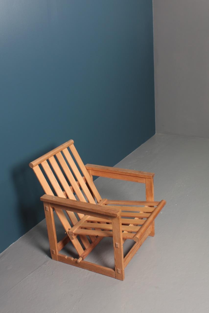 Fauteuil de salon du milieu du siècle en pin massif par Edvin Helseth, années 1960 en vente 2