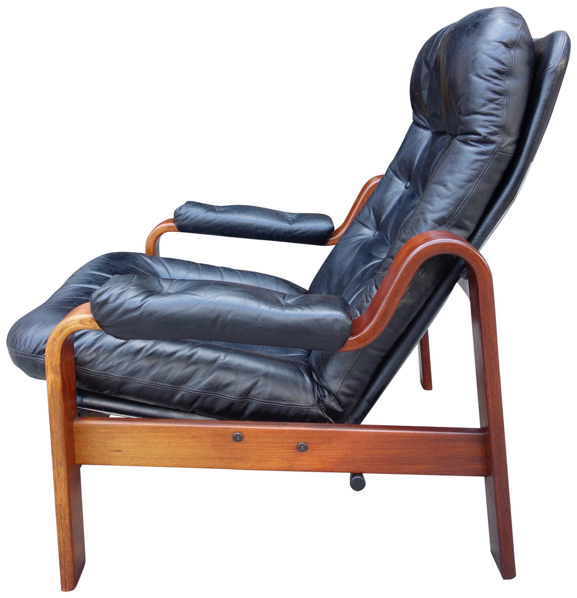Beautiful -Relax II - lounge chair with original leather featuring bent walnut with chrome details. A Scandinavian design made in Sweden and similar to Thonet, Saarinen, Aalto and Eames by utilizing bent wood that was a new technique at the time.