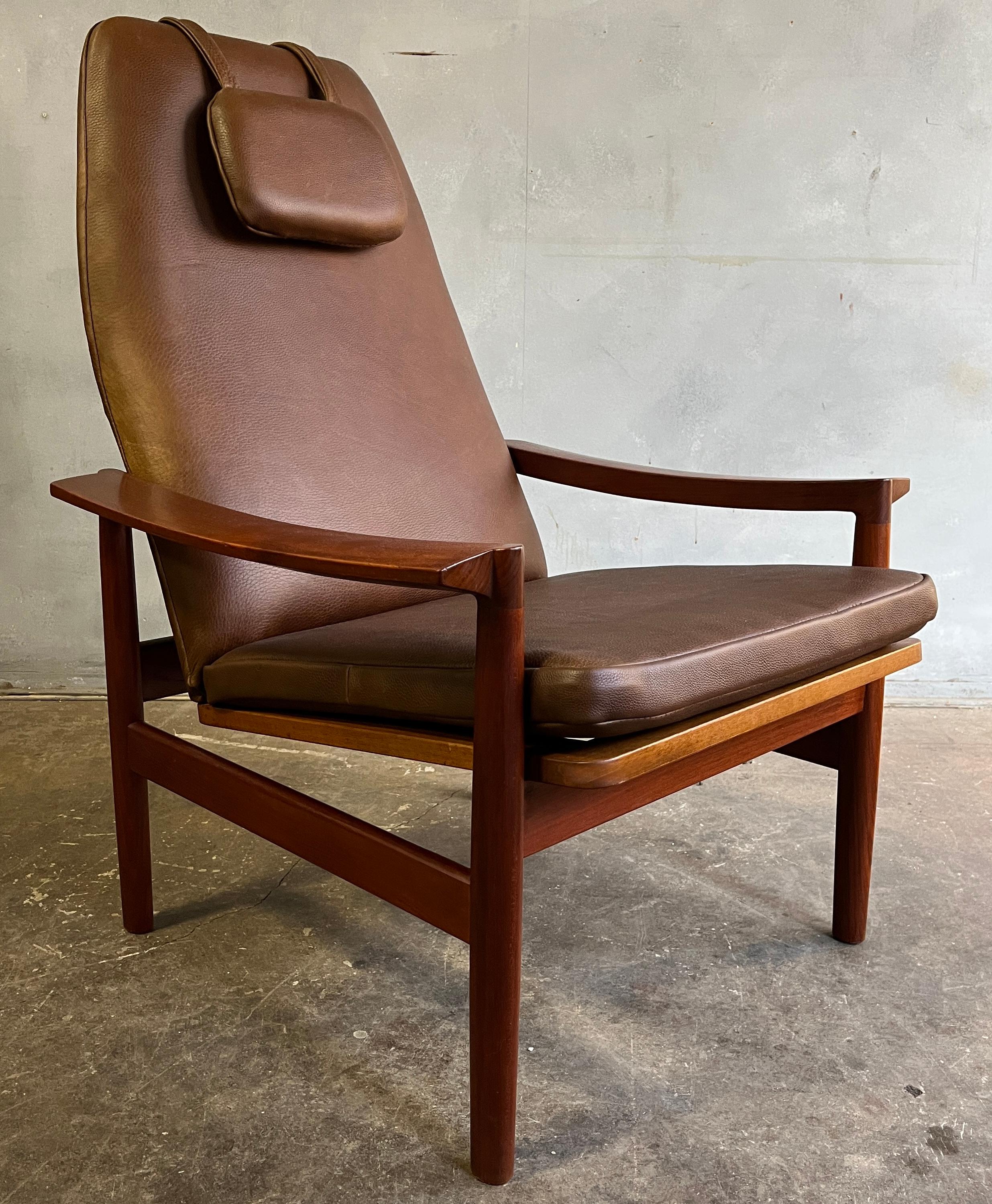 Midcentury Lounge chair Teak and Leather For Sale 5