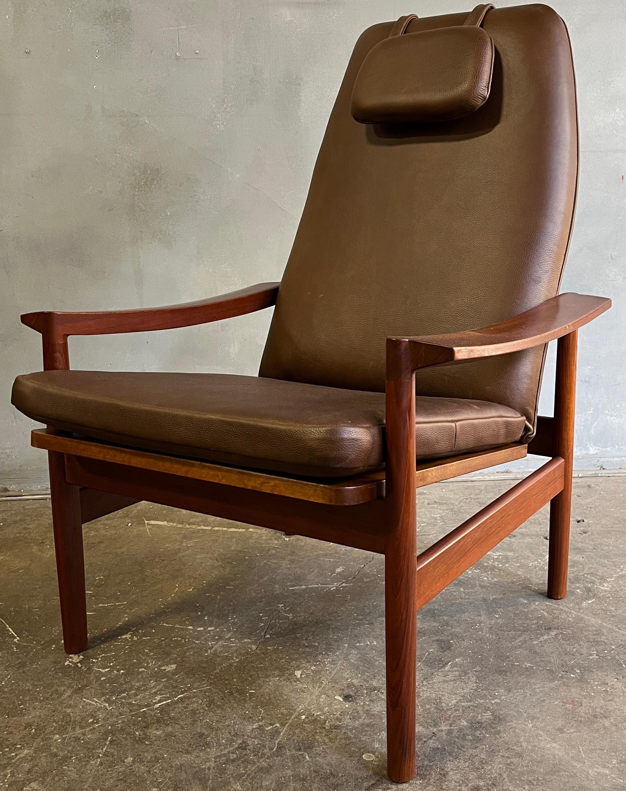 Scandinavian Modern Midcentury Lounge chair Teak and Leather For Sale