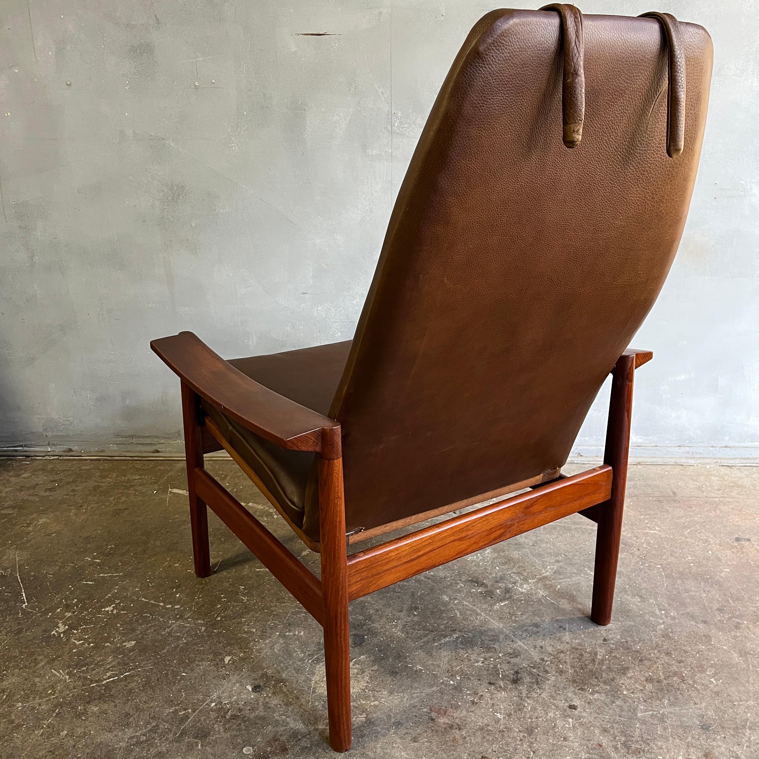20th Century Midcentury Lounge chair Teak and Leather For Sale